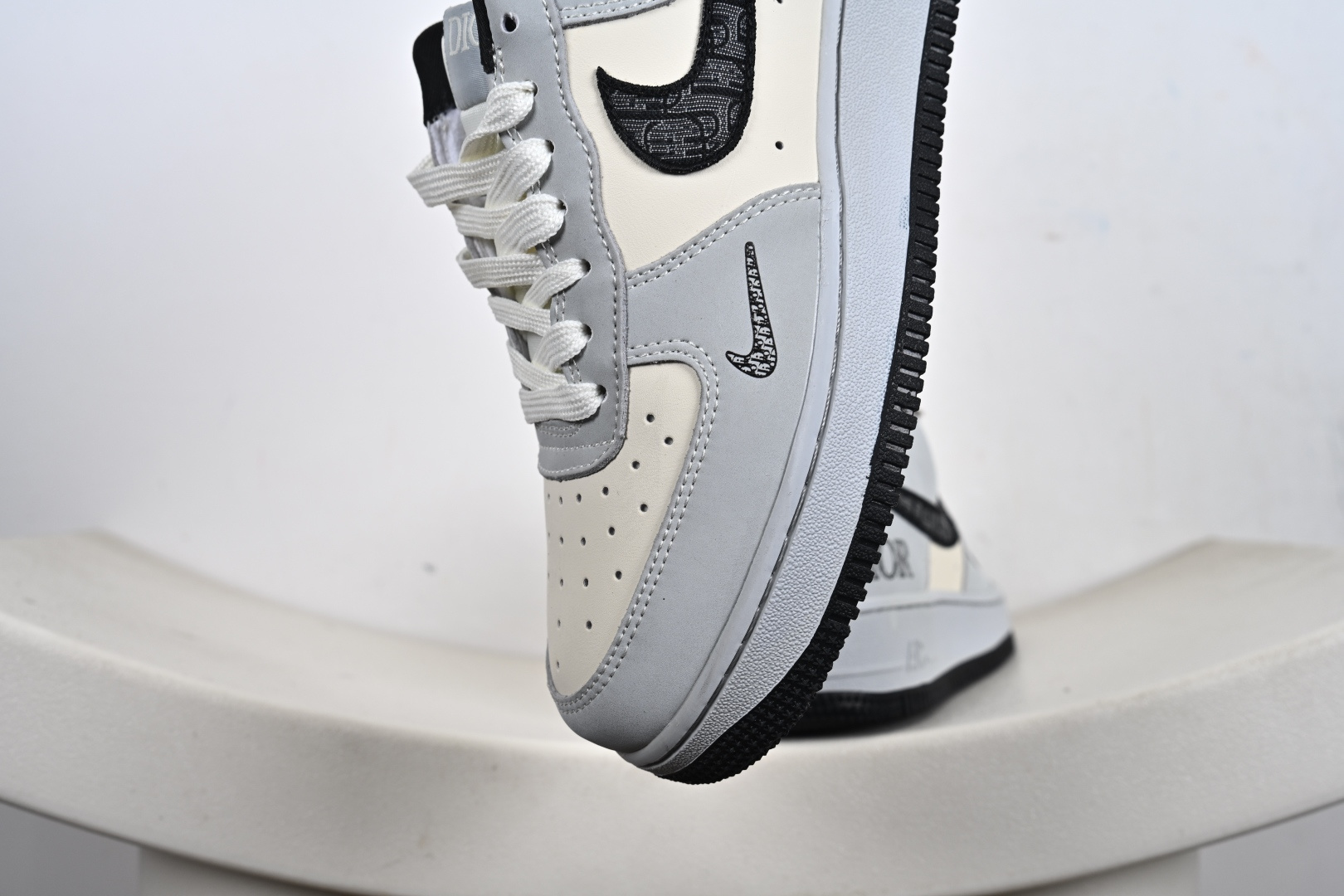 定制版 Air Force 1 '07 Low “迪奥联名——花纹米灰黑”空军一号 高端定制 低帮 运动鞋 休闲鞋 BK0188-081