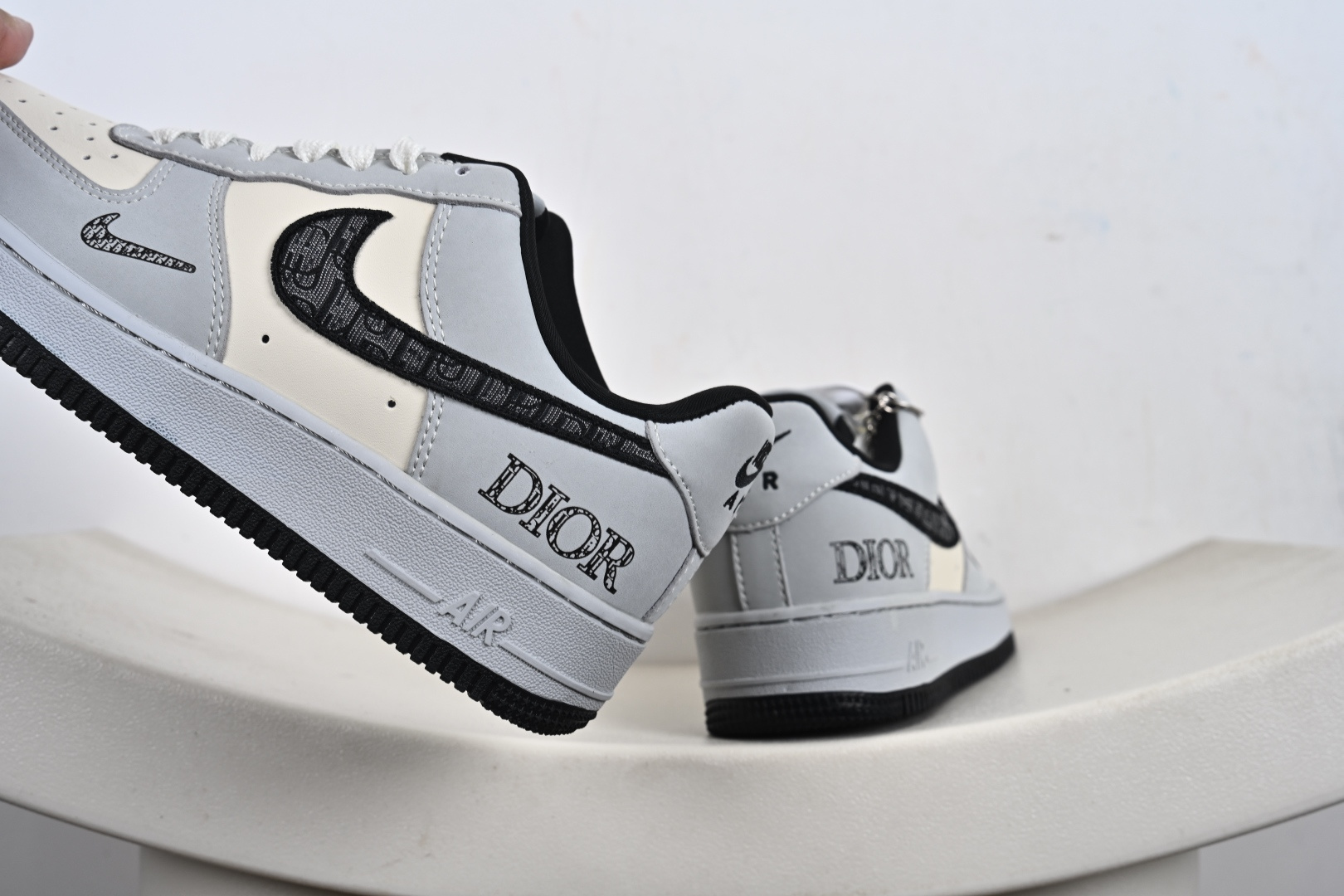 定制版 Air Force 1 '07 Low “迪奥联名——花纹米灰黑”空军一号 高端定制 低帮 运动鞋 休闲鞋 BK0188-081