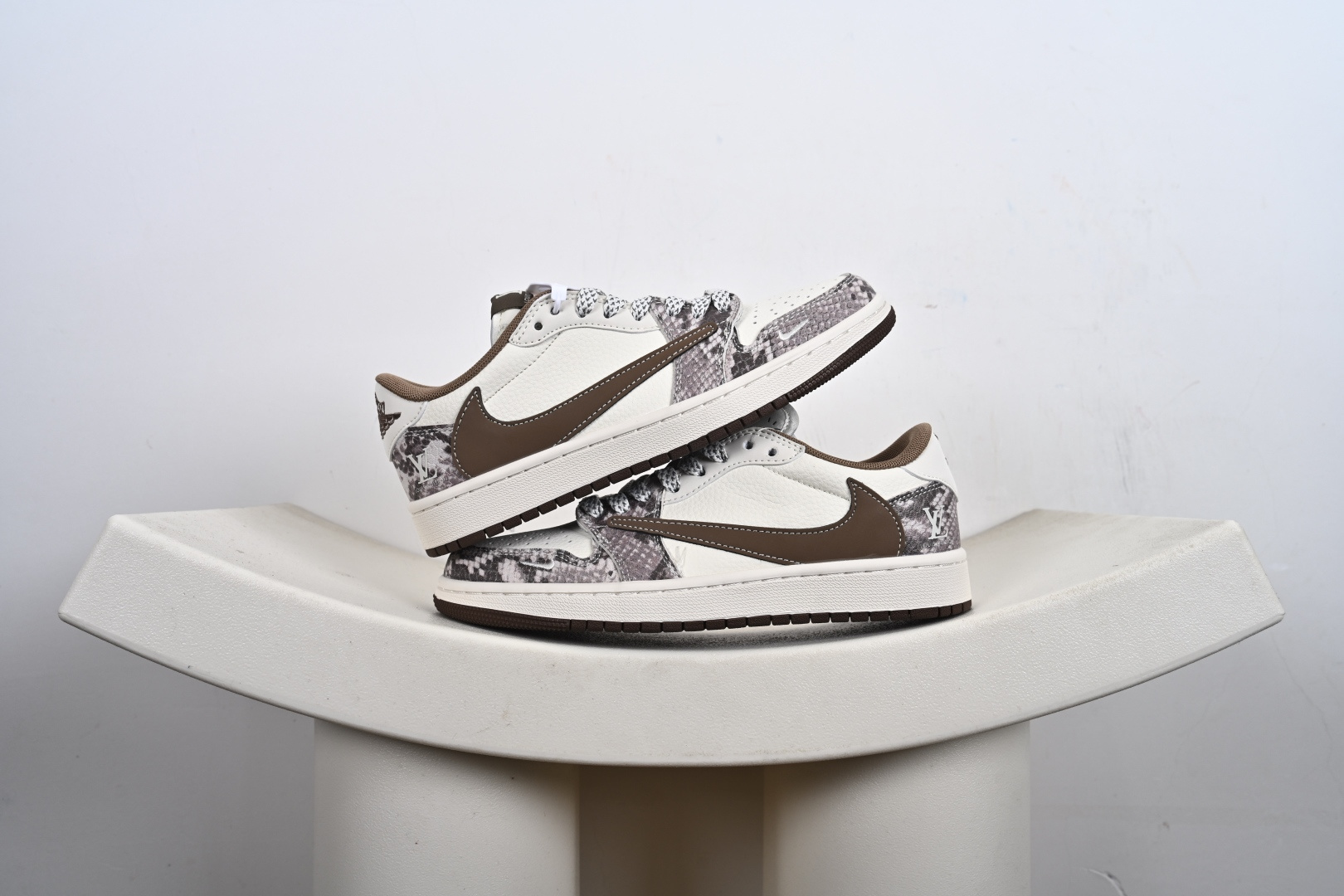 定制版Travis Scott x Fragment Design x Jordan Air Jordan 1 Low SP “LV联名——棕蟒纹” XS7089-618