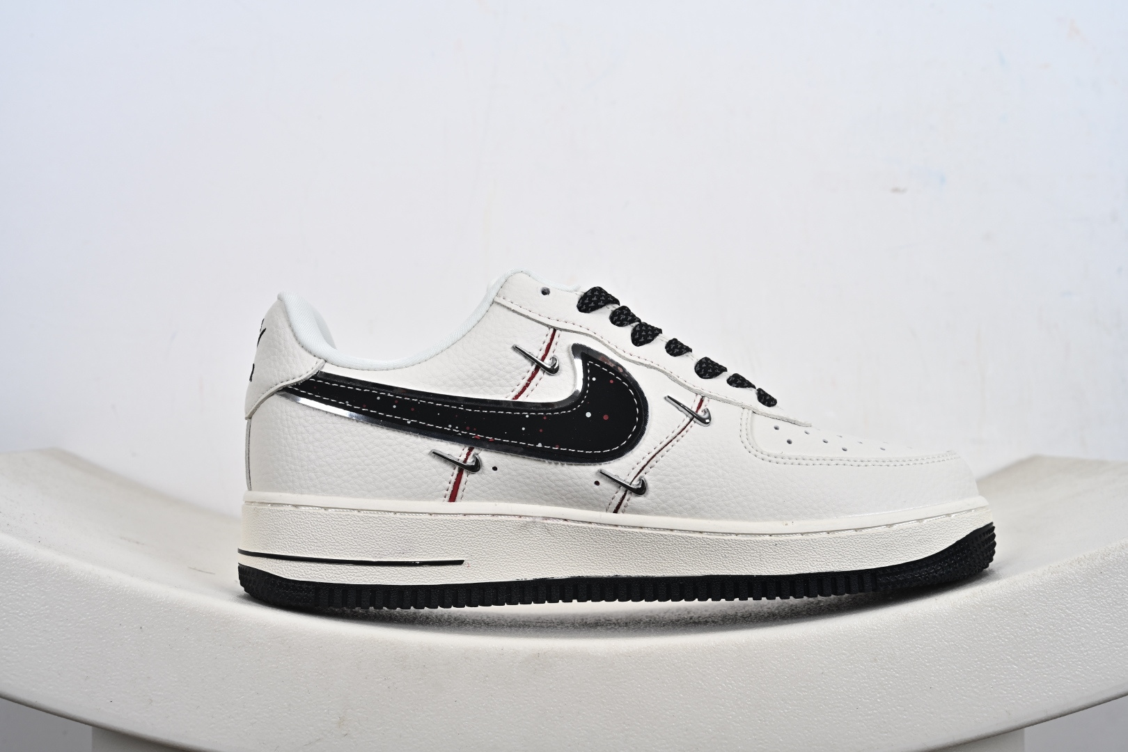 240 NIke Air Force 1 '07 Low “巴黎世家联名——四银勾”空军一号 低帮 运动鞋 休闲鞋 DD1928-309