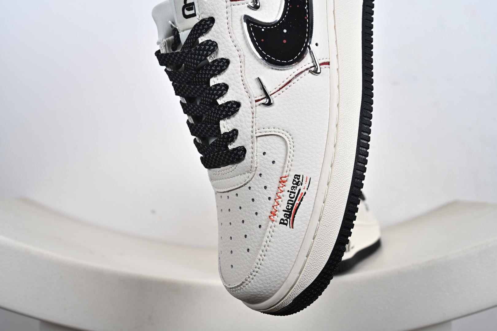 240 NIke Air Force 1 '07 Low “巴黎世家联名——四银勾”空军一号 低帮 运动鞋 休闲鞋 DD1928-309