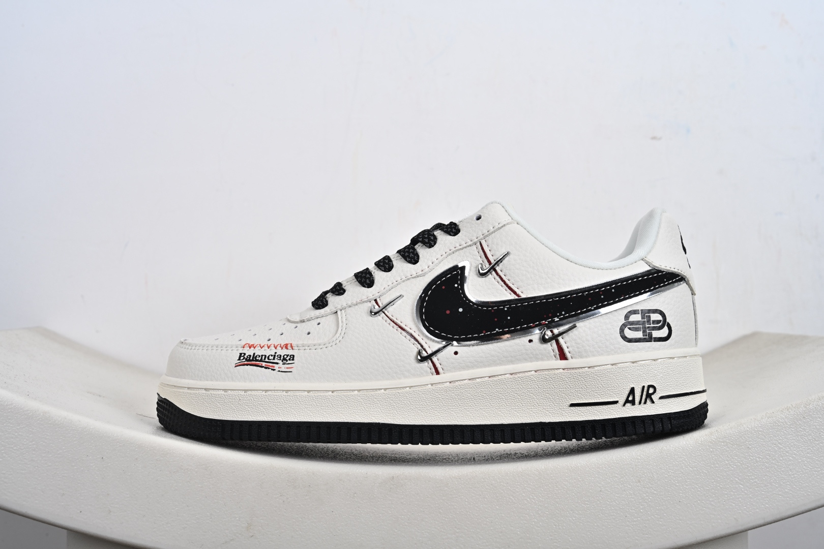 240 NIke Air Force 1 '07 Low “巴黎世家联名——四银勾”空军一号 低帮 运动鞋 休闲鞋 DD1928-309