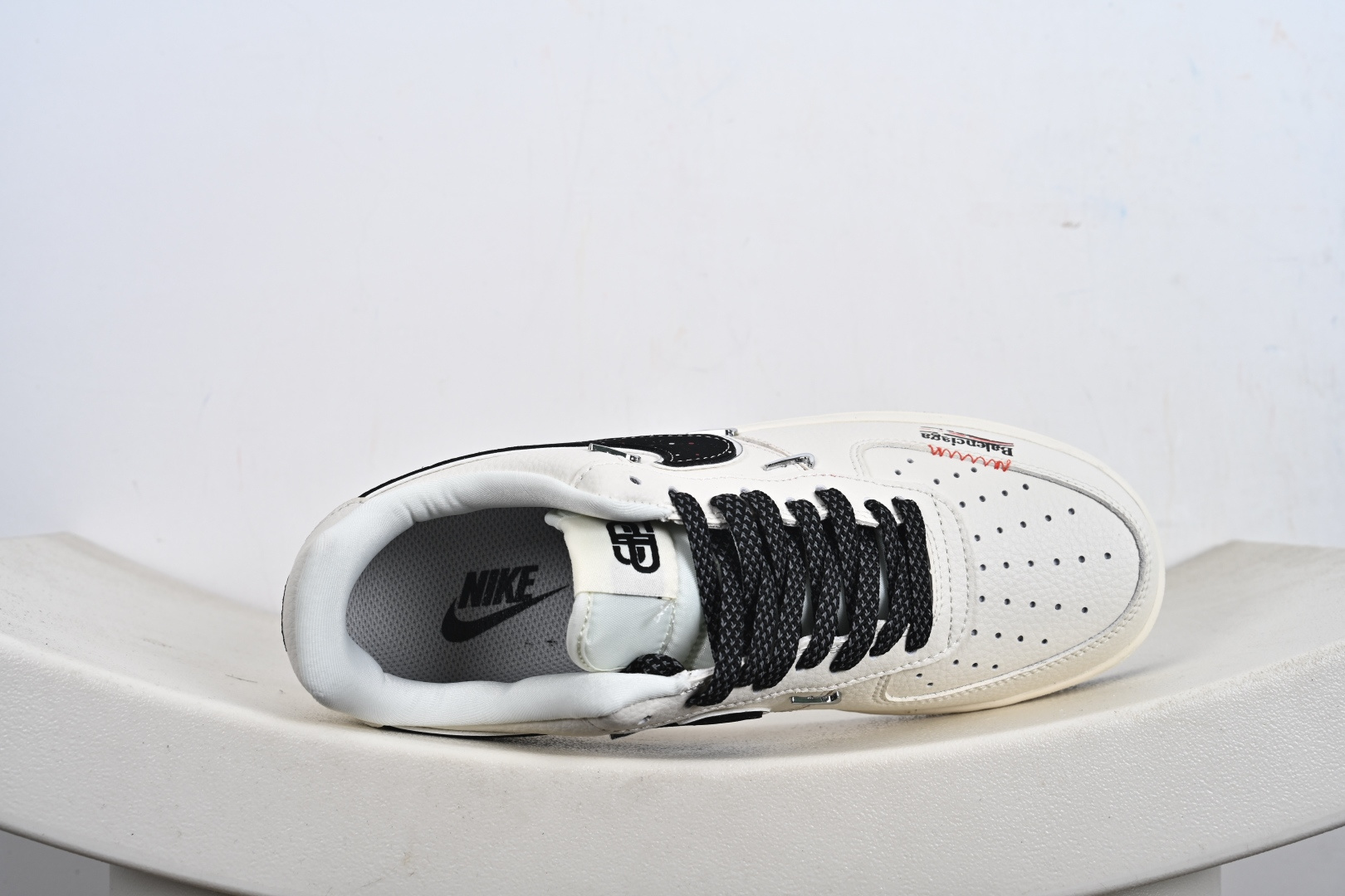 240 NIke Air Force 1 '07 Low “巴黎世家联名——四银勾”空军一号 低帮 运动鞋 休闲鞋 DD1928-309