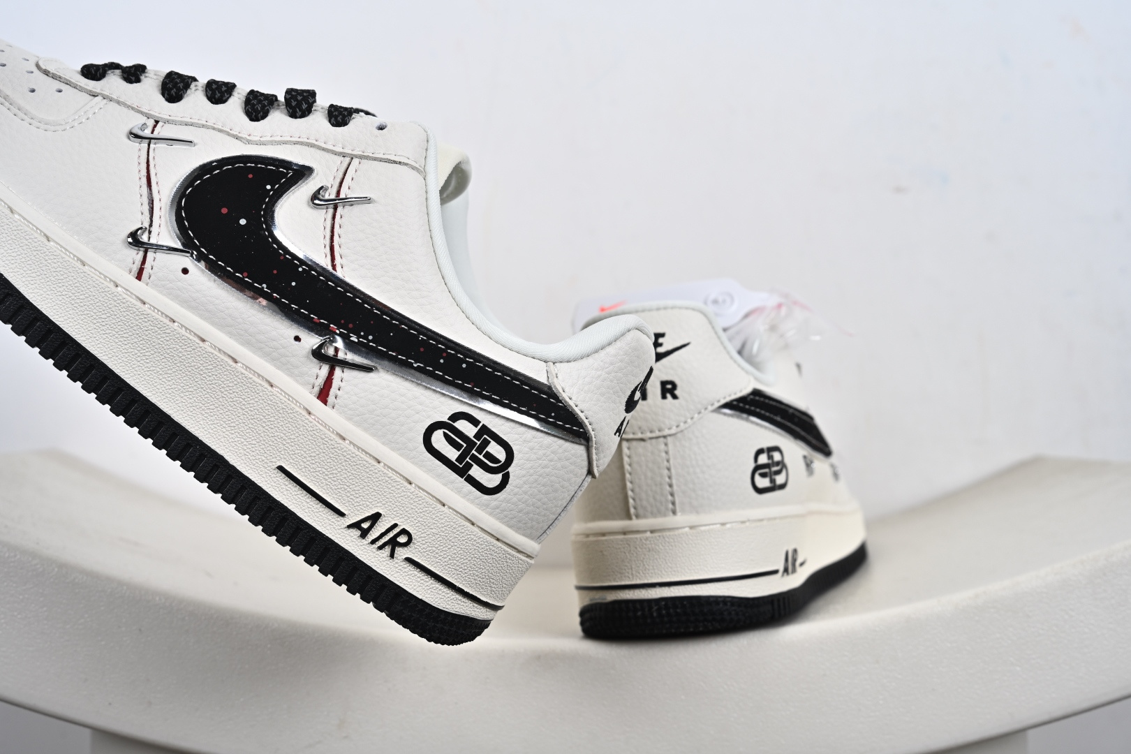 240 NIke Air Force 1 '07 Low “巴黎世家联名——四银勾”空军一号 低帮 运动鞋 休闲鞋 DD1928-309