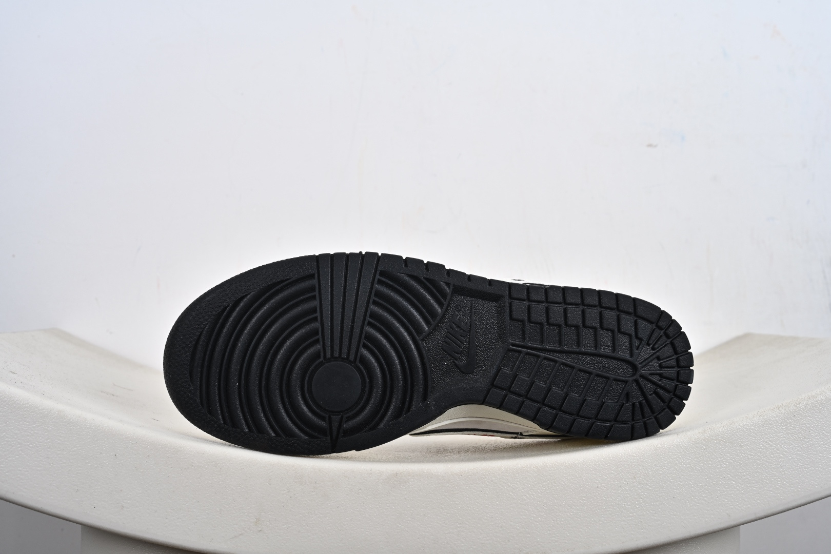 260 Nike SB Dunk Low 斯图西联名 白黑红 高端定制 低帮休闲板鞋 YF9511-913