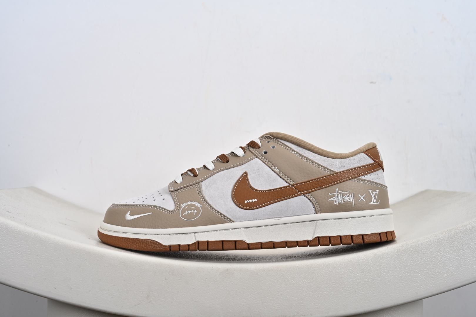 260 Stussy x LV x Nike Dunk Low 卡其棕 SG6688-005