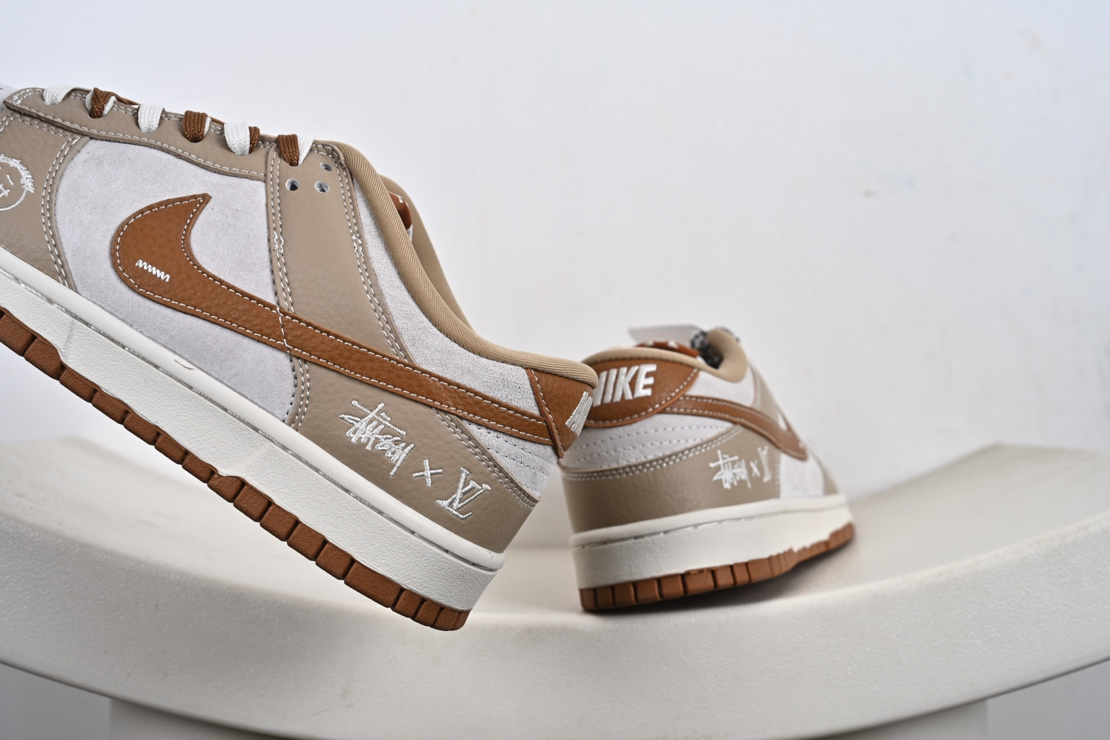 260 Stussy x LV x Nike Dunk Low 卡其棕 SG6688-005