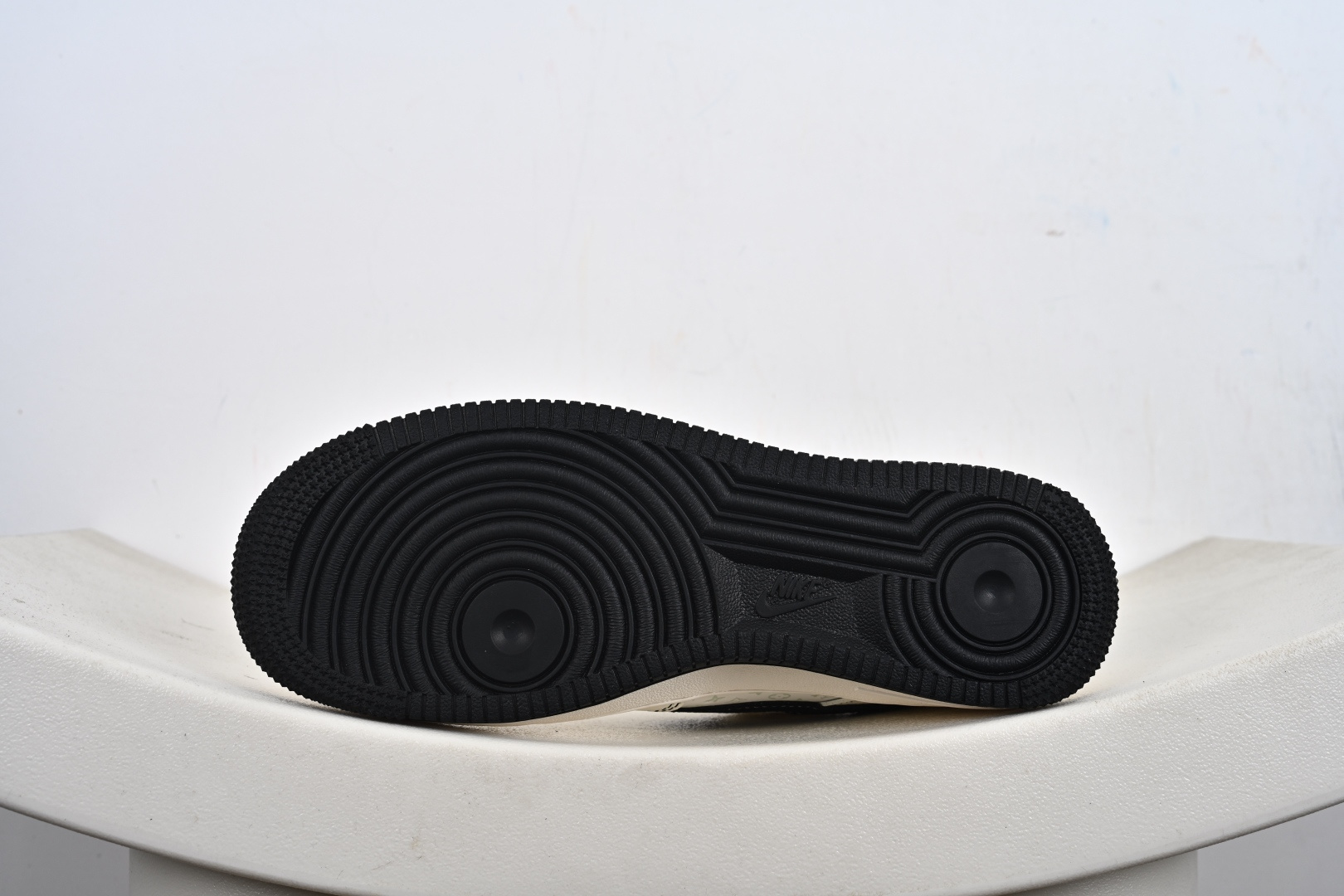 240 Nike Air Force 1 '07 Low “LV联名——印花米黑红”空军一号 高端定制 低帮 运动鞋 MZ9588-812-Chinese UA Cheap High Quatity Brand Clothes Bags handbags Sneakers wholesale wholesaler seller from China Factory suppliers Fashion Clothing Shoes best Quality Beautiful Price 240 Nike Air Force 1 '07 Low “LV联名——印花米黑红”空军一号 高端定制 低帮 运动鞋 MZ9588-812