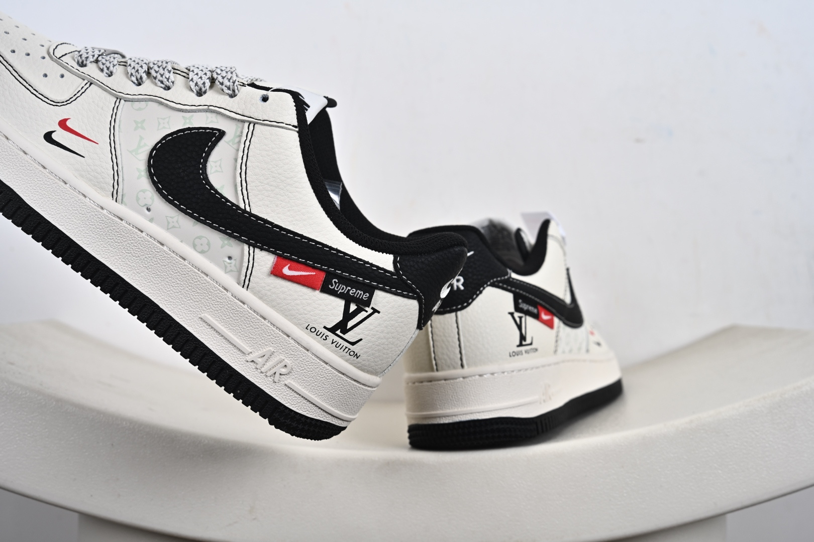 240 Nike Air Force 1 '07 Low “LV联名——印花米黑红”空军一号 高端定制 低帮 运动鞋 MZ9588-812-Chinese UA Cheap High Quatity Brand Clothes Bags handbags Sneakers wholesale wholesaler seller from China Factory suppliers Fashion Clothing Shoes best Quality Beautiful Price 240 Nike Air Force 1 '07 Low “LV联名——印花米黑红”空军一号 高端定制 低帮 运动鞋 MZ9588-812