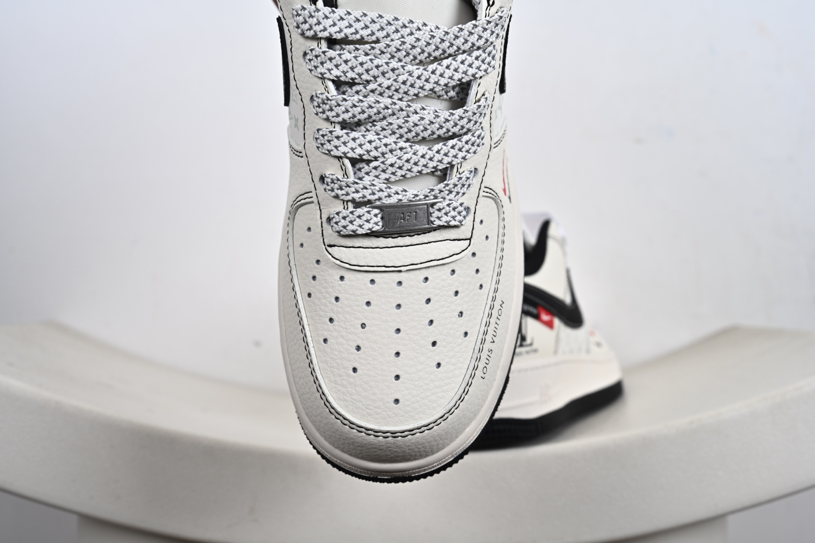 240 Nike Air Force 1 '07 Low “LV联名——印花米黑红”空军一号 高端定制 低帮 运动鞋 MZ9588-812-Chinese UA Cheap High Quatity Brand Clothes Bags handbags Sneakers wholesale wholesaler seller from China Factory suppliers Fashion Clothing Shoes best Quality Beautiful Price 240 Nike Air Force 1 '07 Low “LV联名——印花米黑红”空军一号 高端定制 低帮 运动鞋 MZ9588-812