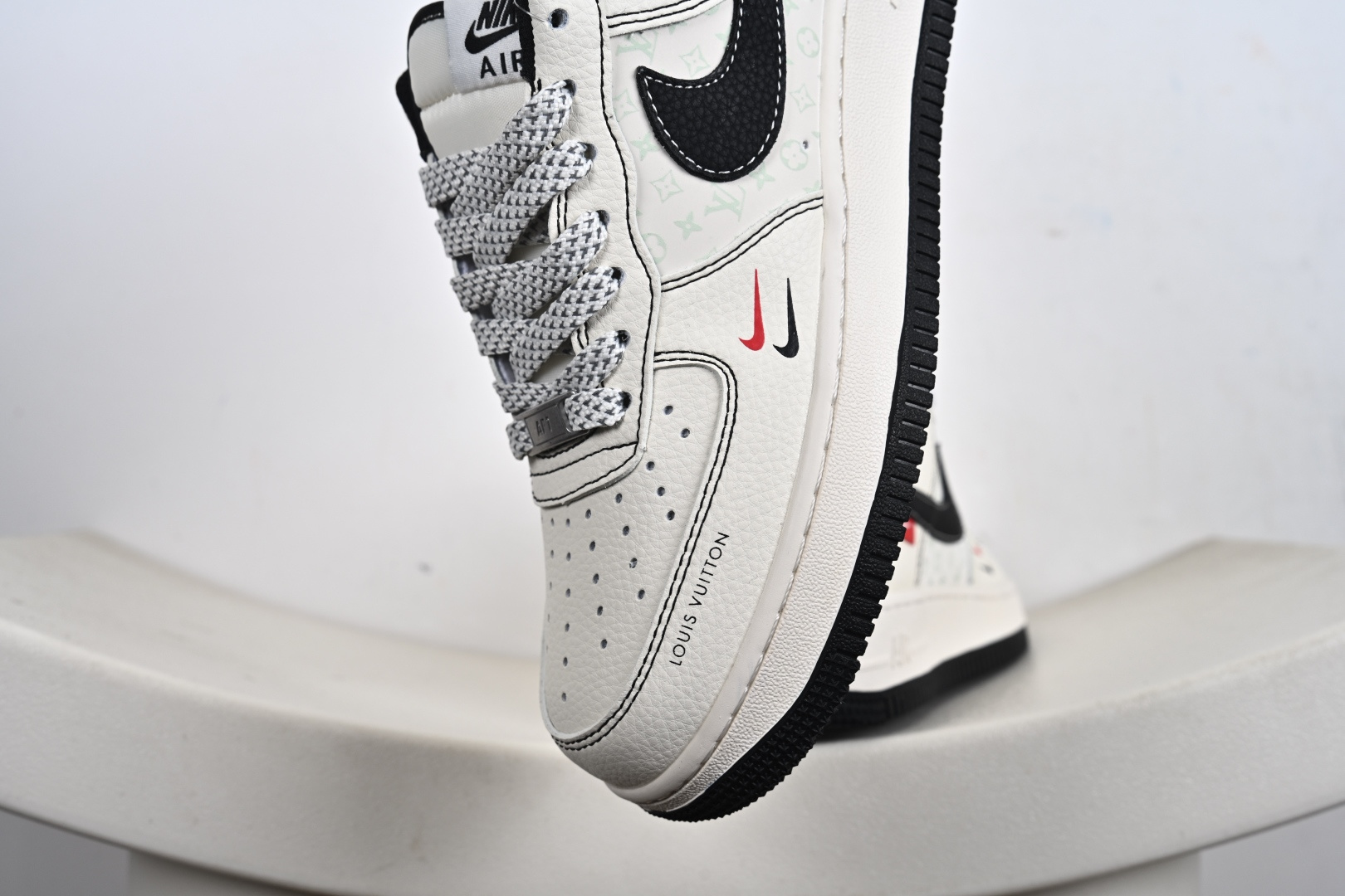 240 Nike Air Force 1 '07 Low “LV联名——印花米黑红”空军一号 高端定制 低帮 运动鞋 MZ9588-812-Chinese UA Cheap High Quatity Brand Clothes Bags handbags Sneakers wholesale wholesaler seller from China Factory suppliers Fashion Clothing Shoes best Quality Beautiful Price 240 Nike Air Force 1 '07 Low “LV联名——印花米黑红”空军一号 高端定制 低帮 运动鞋 MZ9588-812