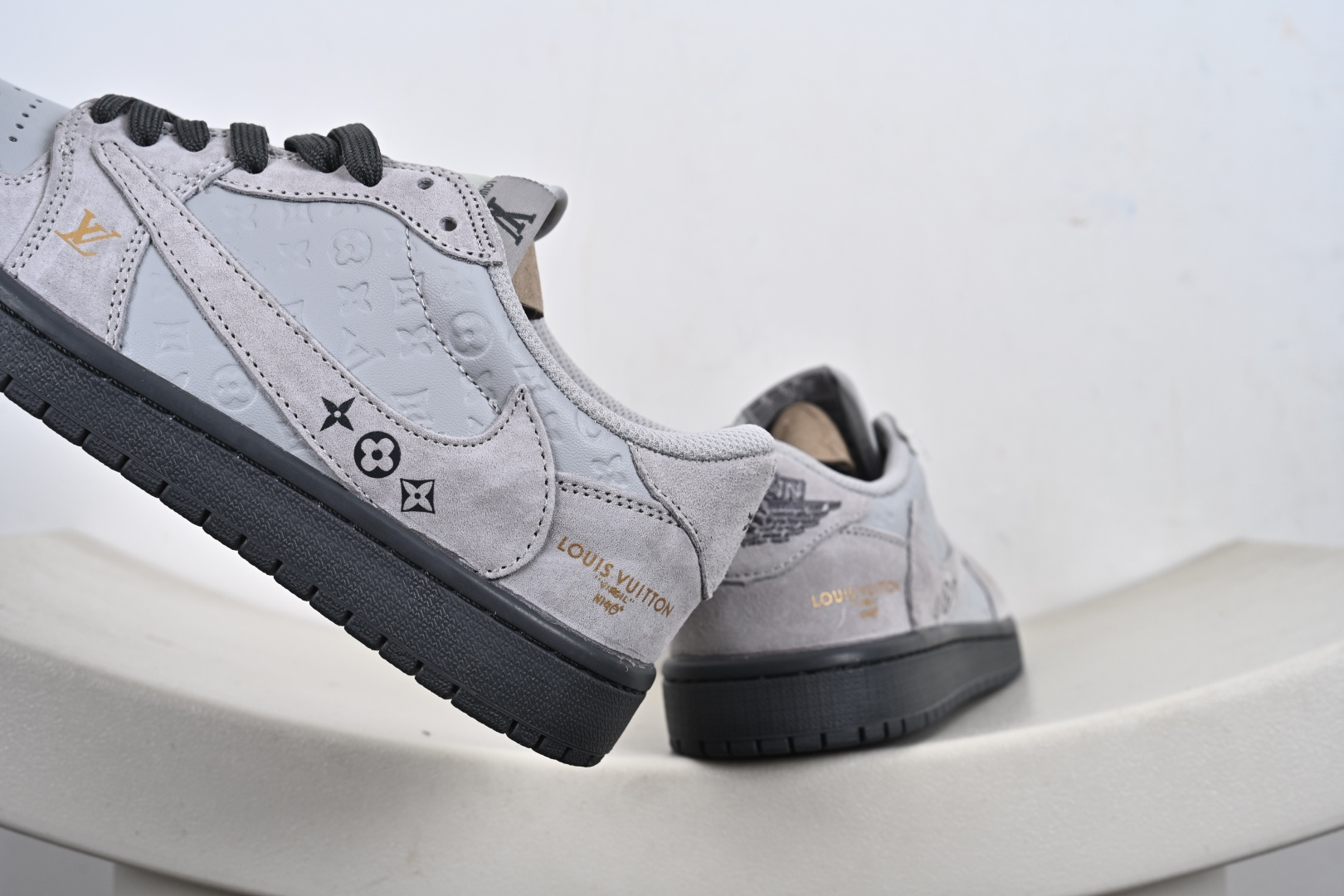 260 Travis Scott x Fragment Design x Jordan Air Jordan 1 Low SP “LV联名——灰猪八压花” DZ5899-040