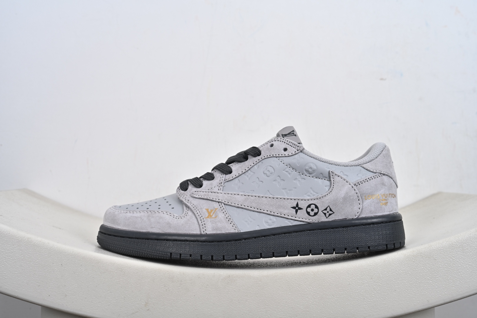 260 Travis Scott x Fragment Design x Jordan Air Jordan 1 Low SP “LV联名——灰猪八压花” DZ5899-040