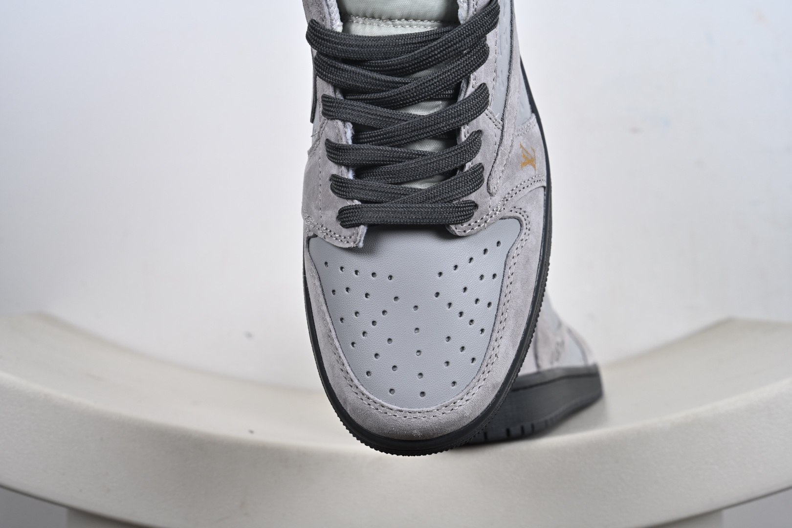 260 Travis Scott x Fragment Design x Jordan Air Jordan 1 Low SP “LV联名——灰猪八压花” DZ5899-040