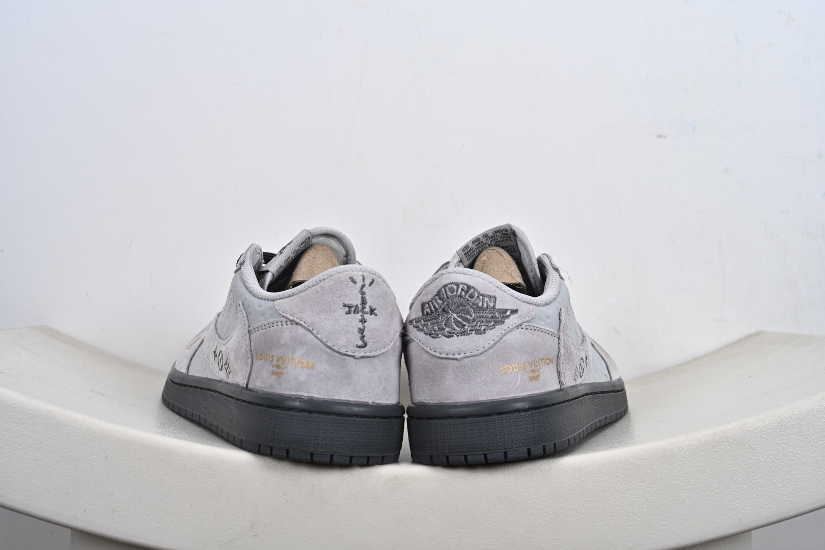 260 Travis Scott x Fragment Design x Jordan Air Jordan 1 Low SP “LV联名——灰猪八压花” DZ5899-040