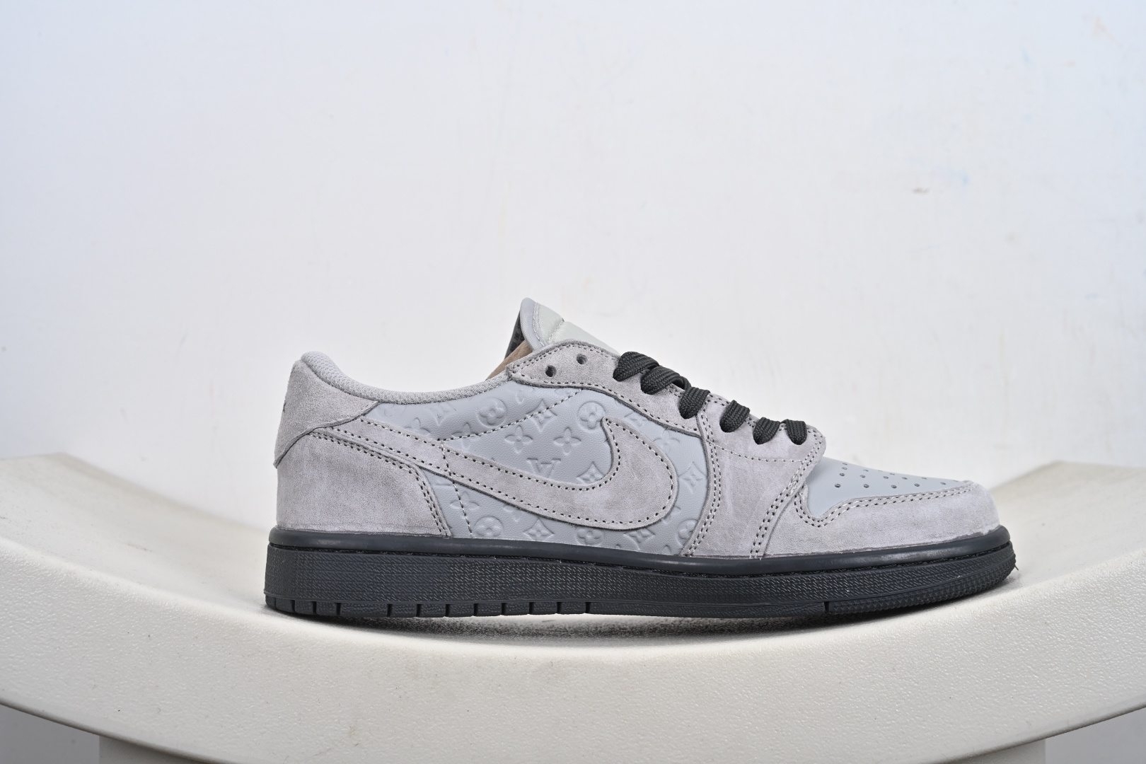 260 Travis Scott x Fragment Design x Jordan Air Jordan 1 Low SP “LV联名——灰猪八压花” DZ5899-040