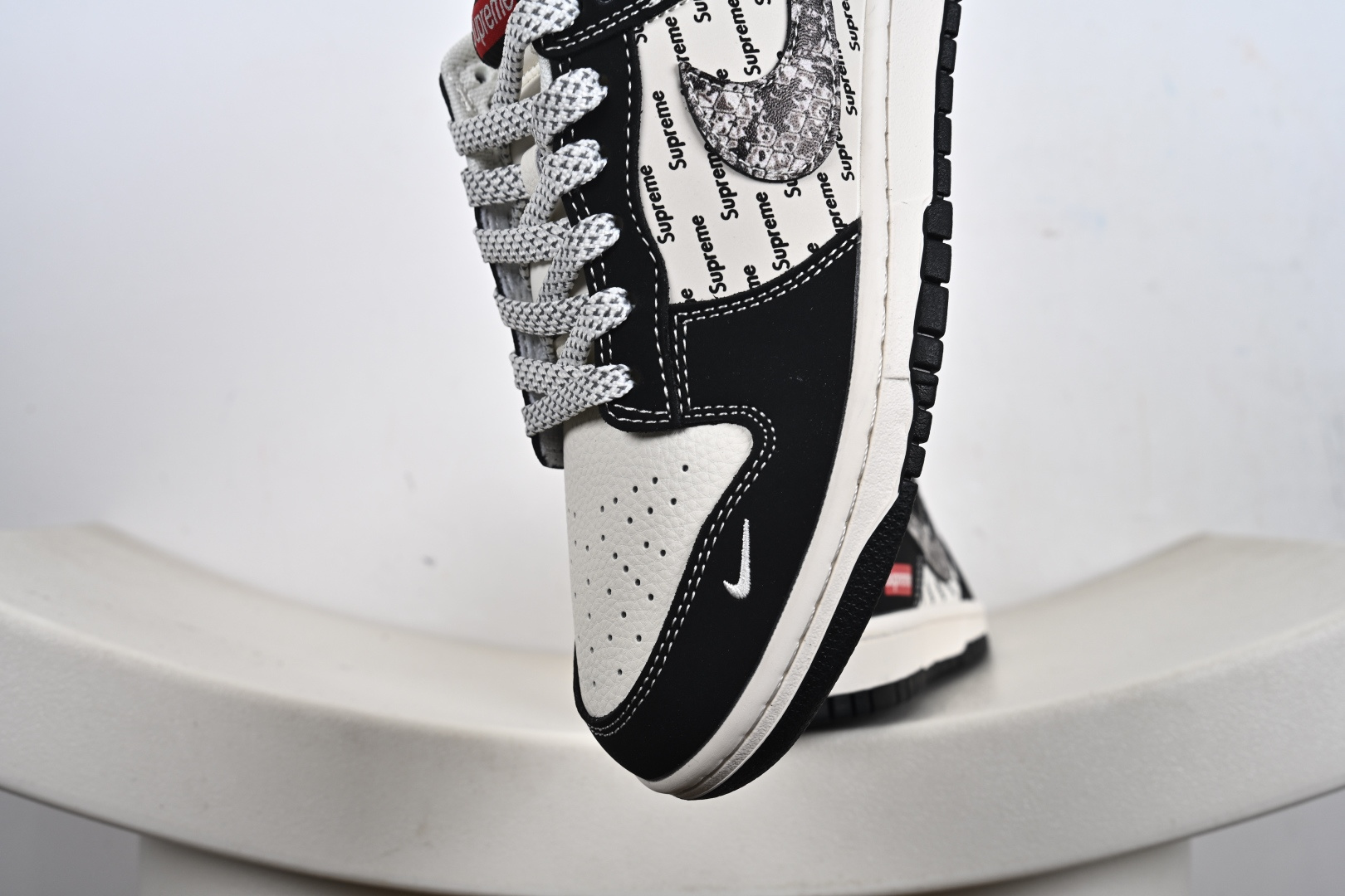 Nike SB Dunk Low“Supreme联名——黑花勾” 周年高端定制 低帮休闲板鞋 XS6089-624