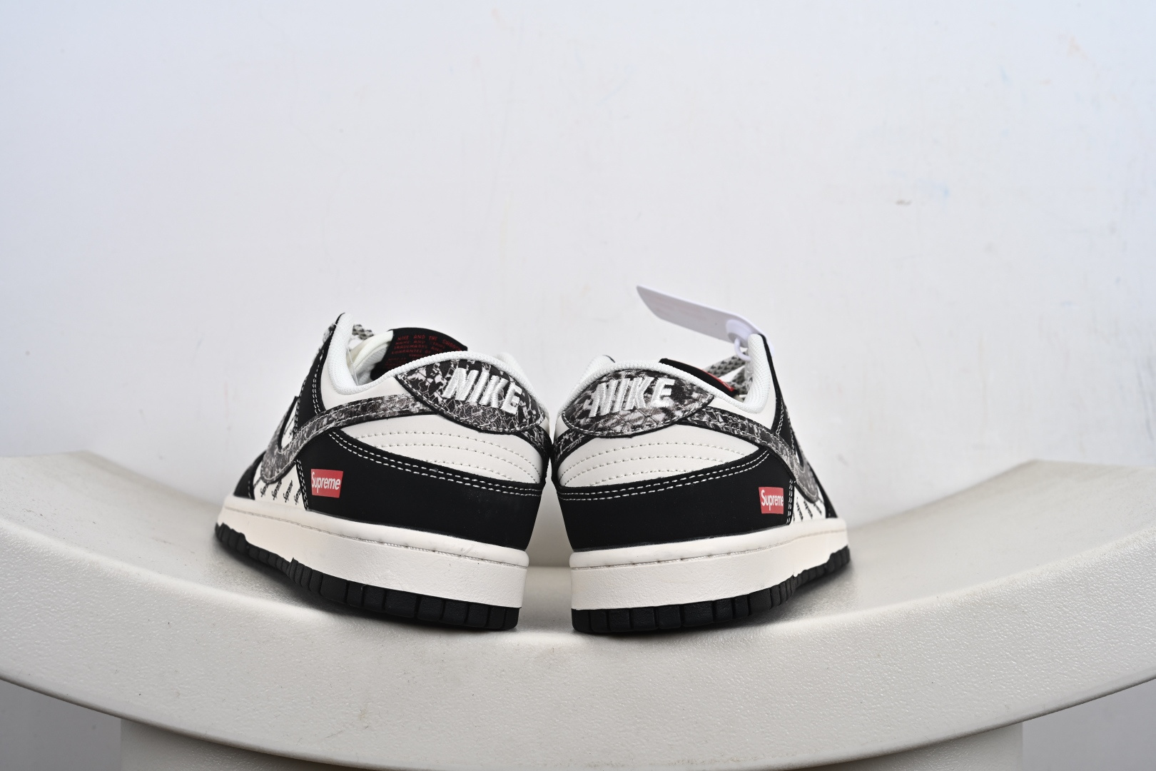 Nike SB Dunk Low“Supreme联名——黑花勾” 周年高端定制 低帮休闲板鞋 XS6089-624