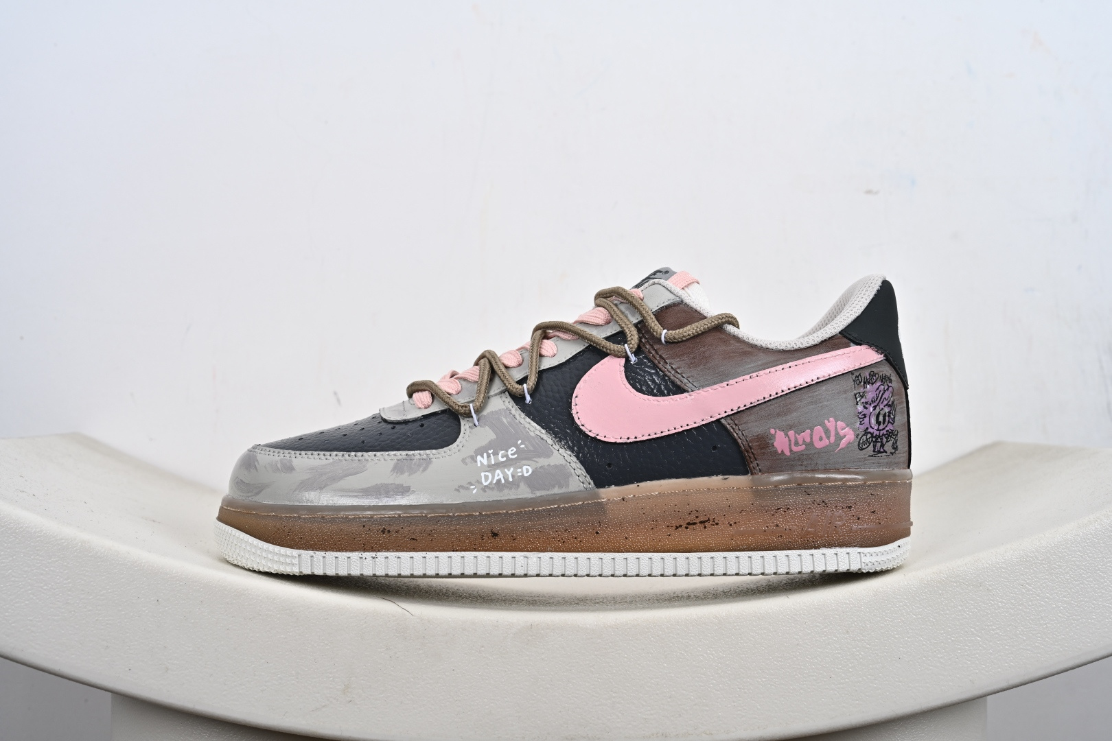Nike Air Force 1 Low 手绘涂鸦 CW1888-680