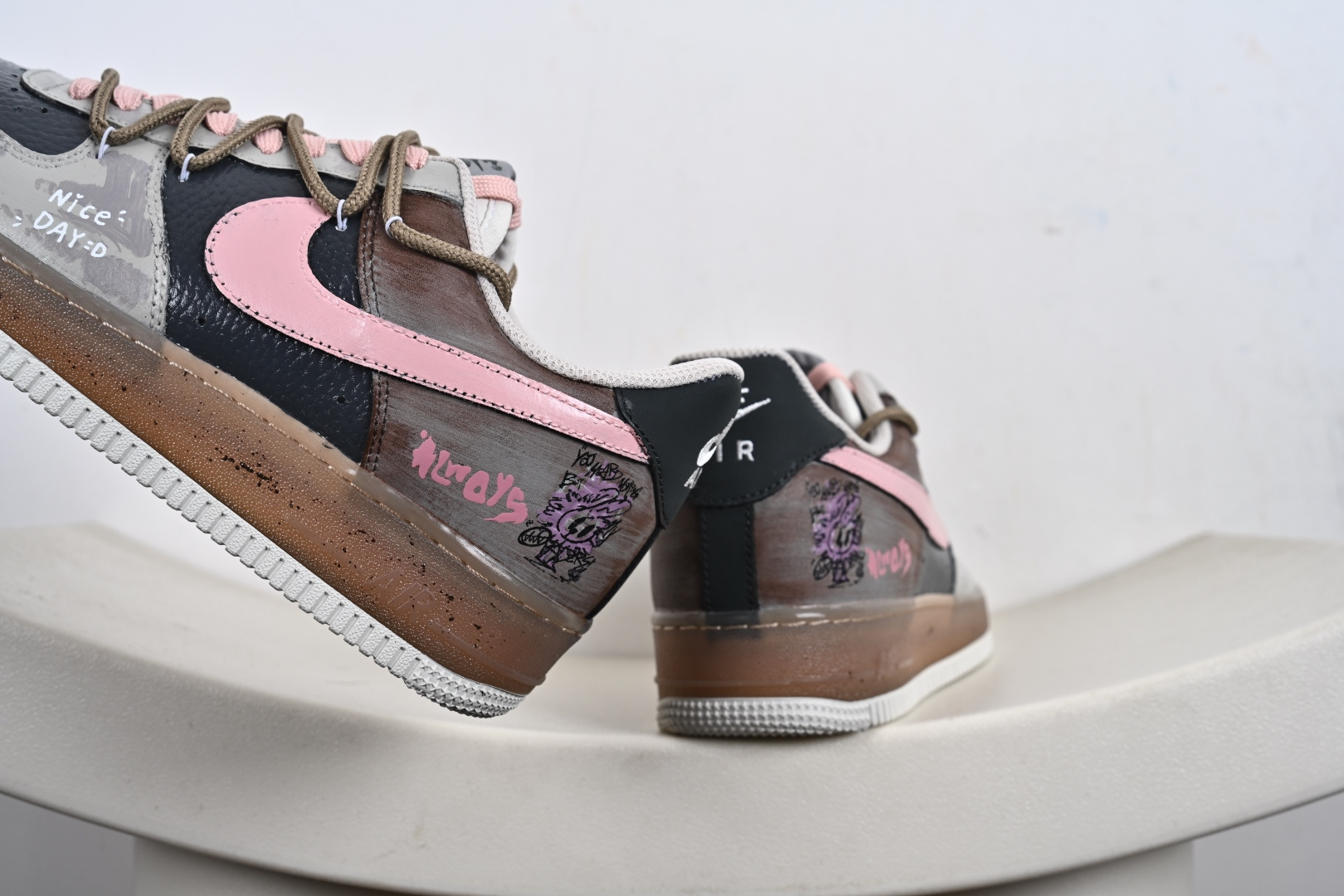 Nike Air Force 1 Low 手绘涂鸦 CW1888-680