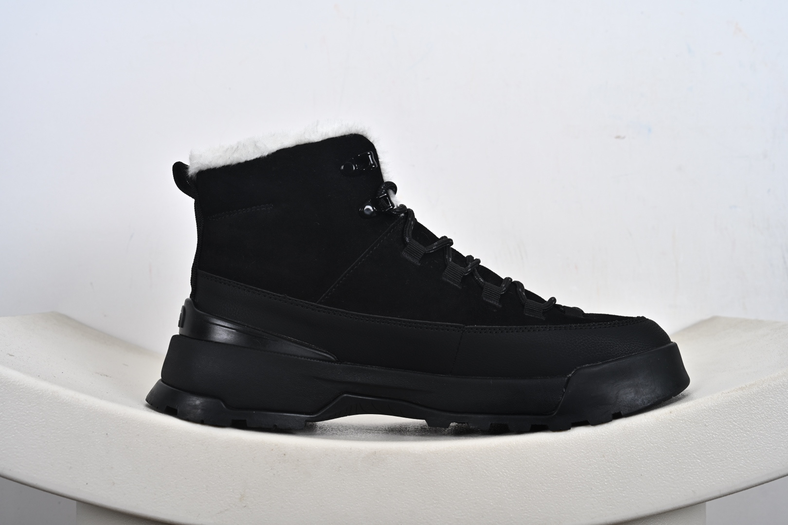 260 TheNorthFace 北面 中帮防泼水机能户外靴 经 DWR 防泼水处理的质感翻毛皮鞋面 NFOA8AD94QI-0A83