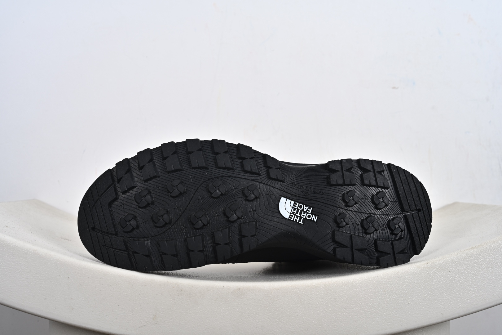 260 TheNorthFace 北面 中帮防泼水机能户外靴 经 DWR 防泼水处理的质感翻毛皮鞋面 NFOA8AD94QI-0A83