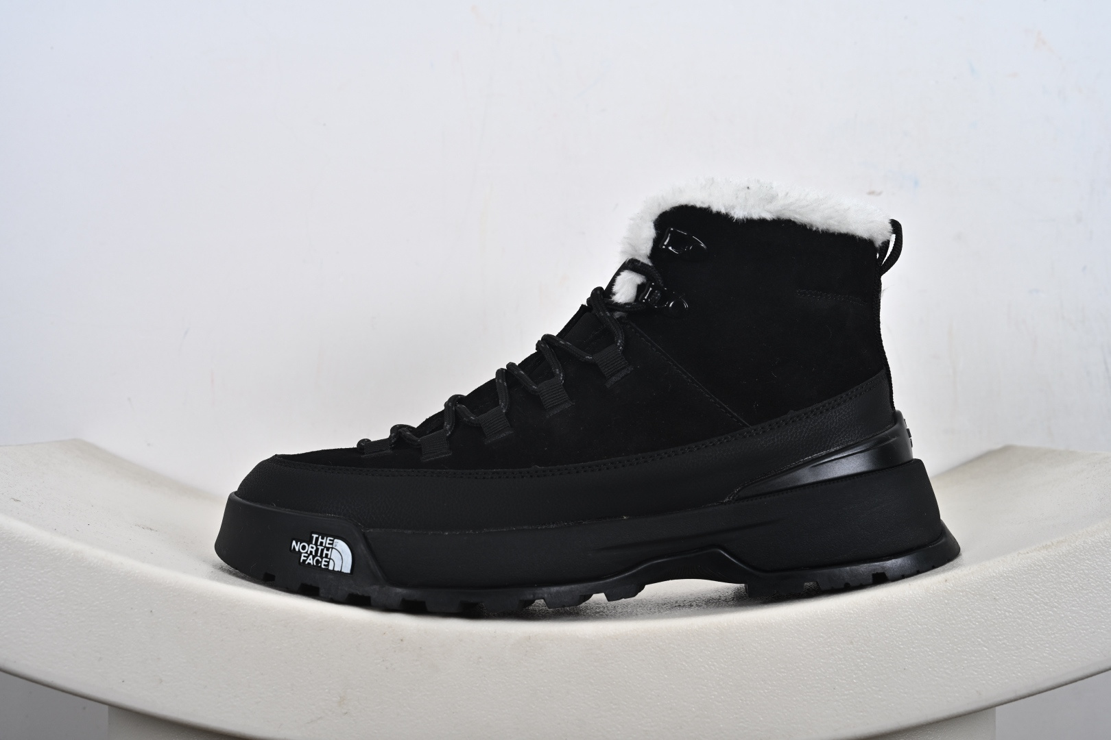 260 TheNorthFace 北面 中帮防泼水机能户外靴 经 DWR 防泼水处理的质感翻毛皮鞋面 NFOA8AD94QI-0A83