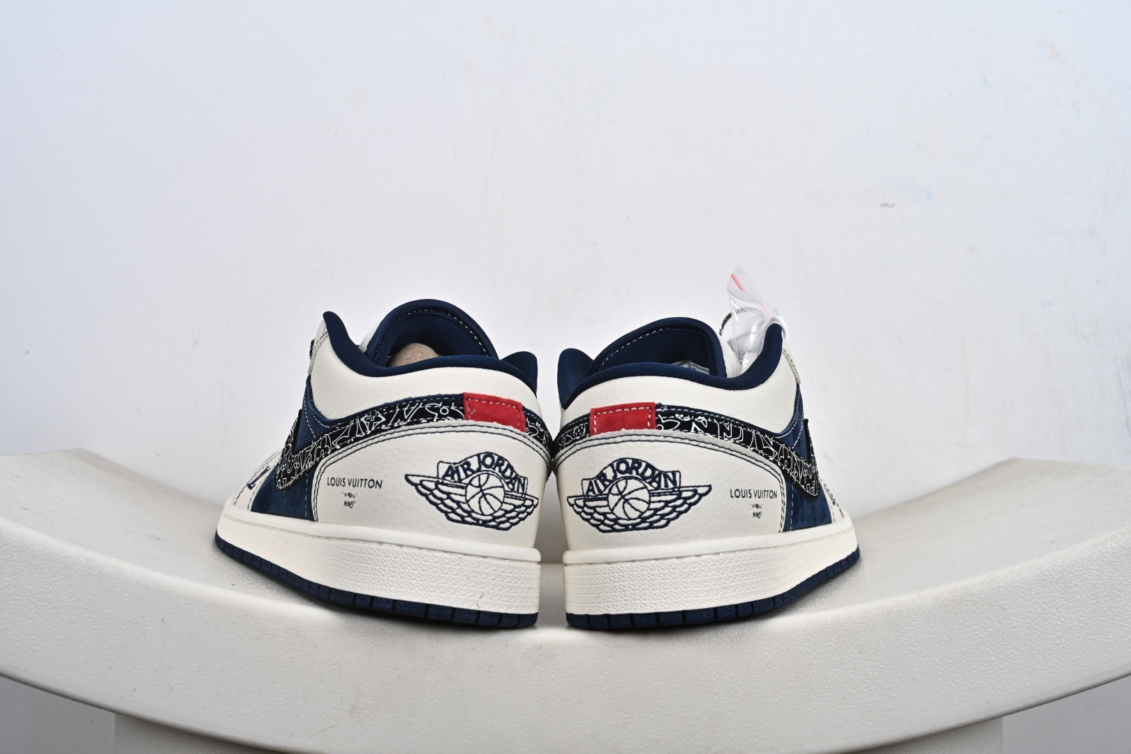 Air Jordan 1 Low “LV-联名黑勾印花白蓝''低帮文化篮球鞋 LB8888-002