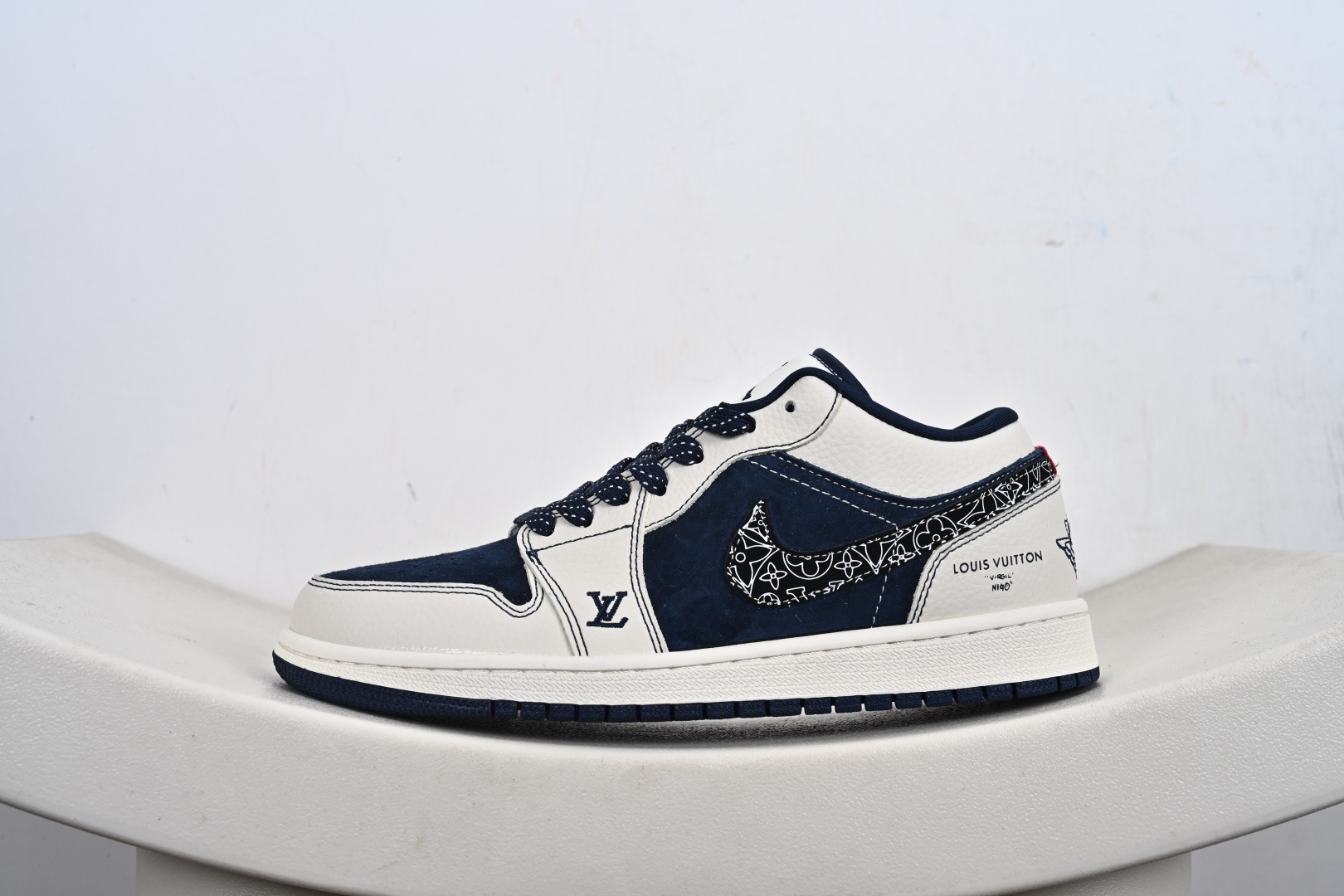 Air Jordan 1 Low “LV-联名黑勾印花白蓝''低帮文化篮球鞋 LB8888-002