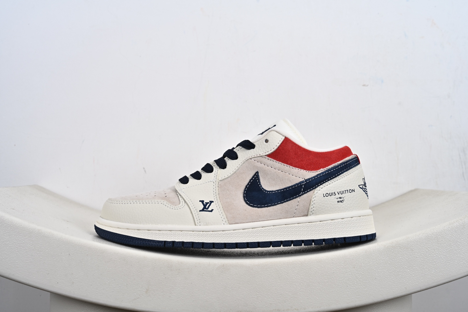 260 Louis Vuitton x Air Jordan 1 Low 米白红蓝猪八 LD8888-009