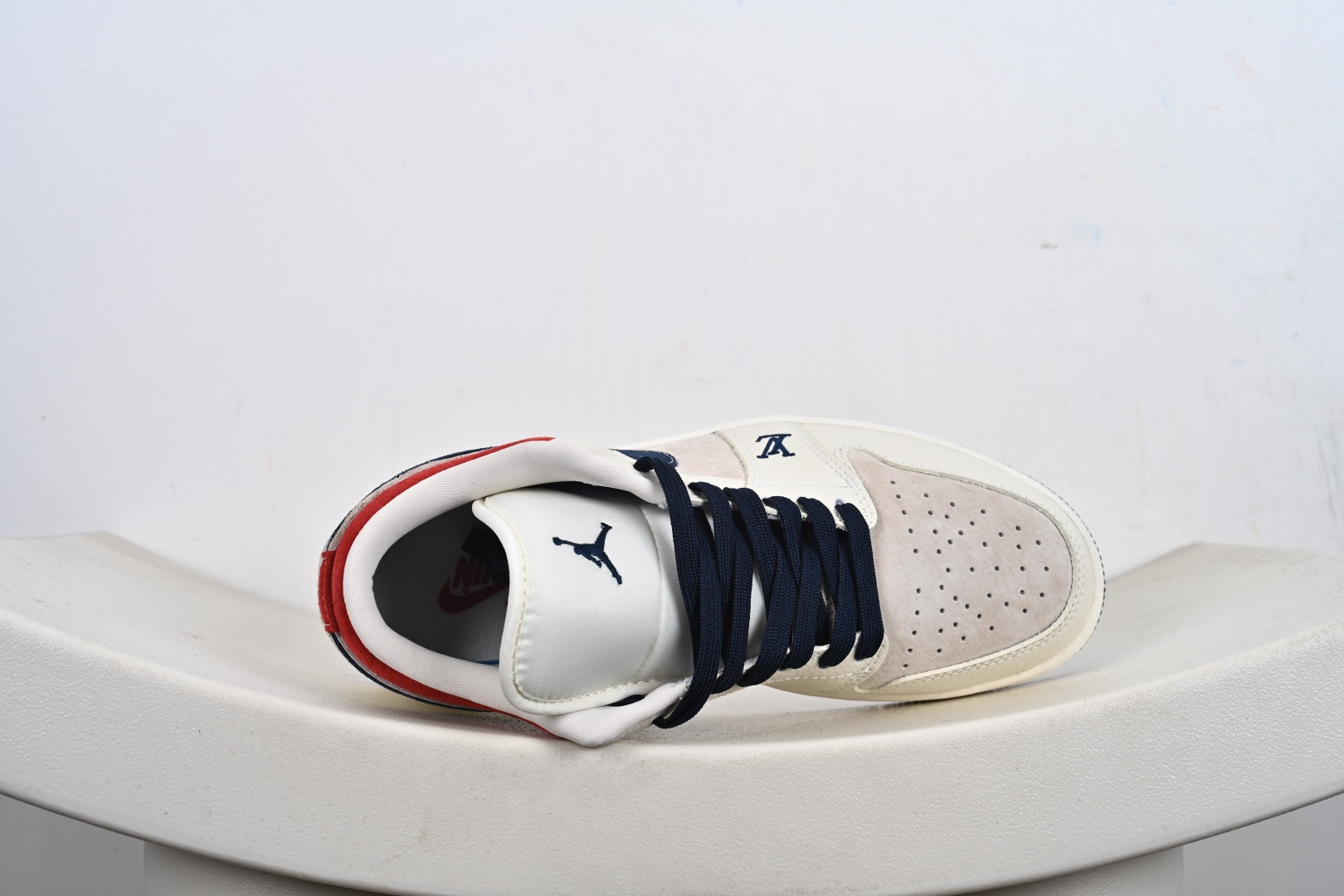 260 Louis Vuitton x Air Jordan 1 Low 米白红蓝猪八 LD8888-009