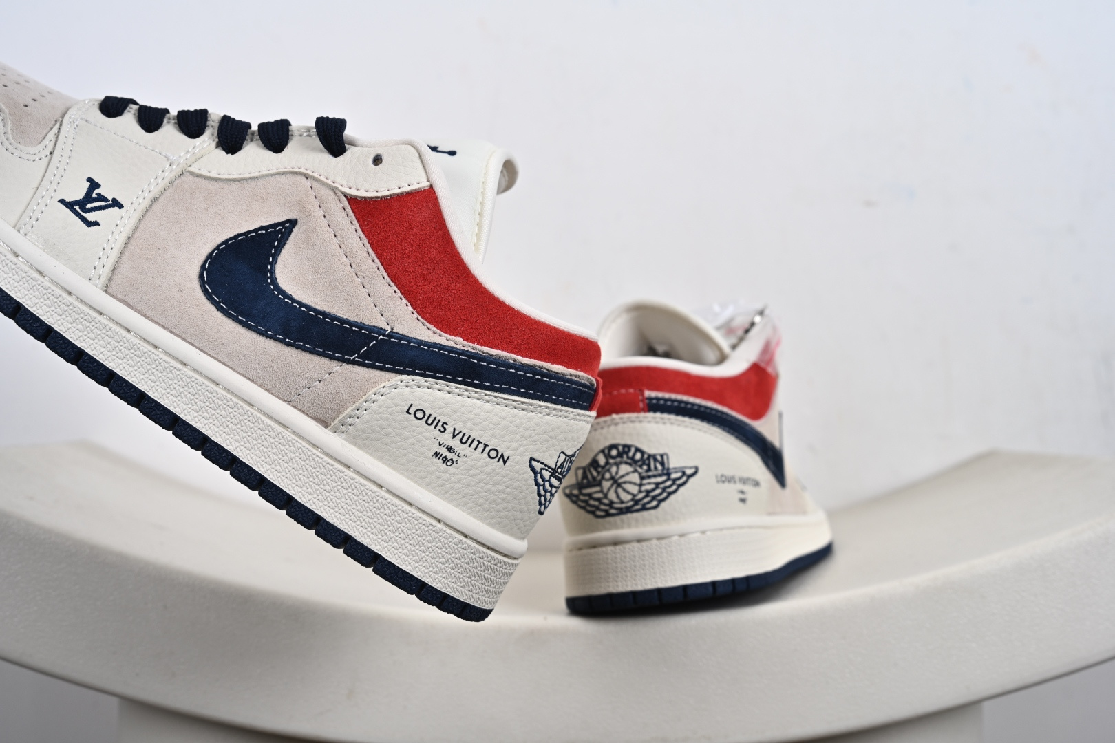 260 Louis Vuitton x Air Jordan 1 Low 米白红蓝猪八 LD8888-009