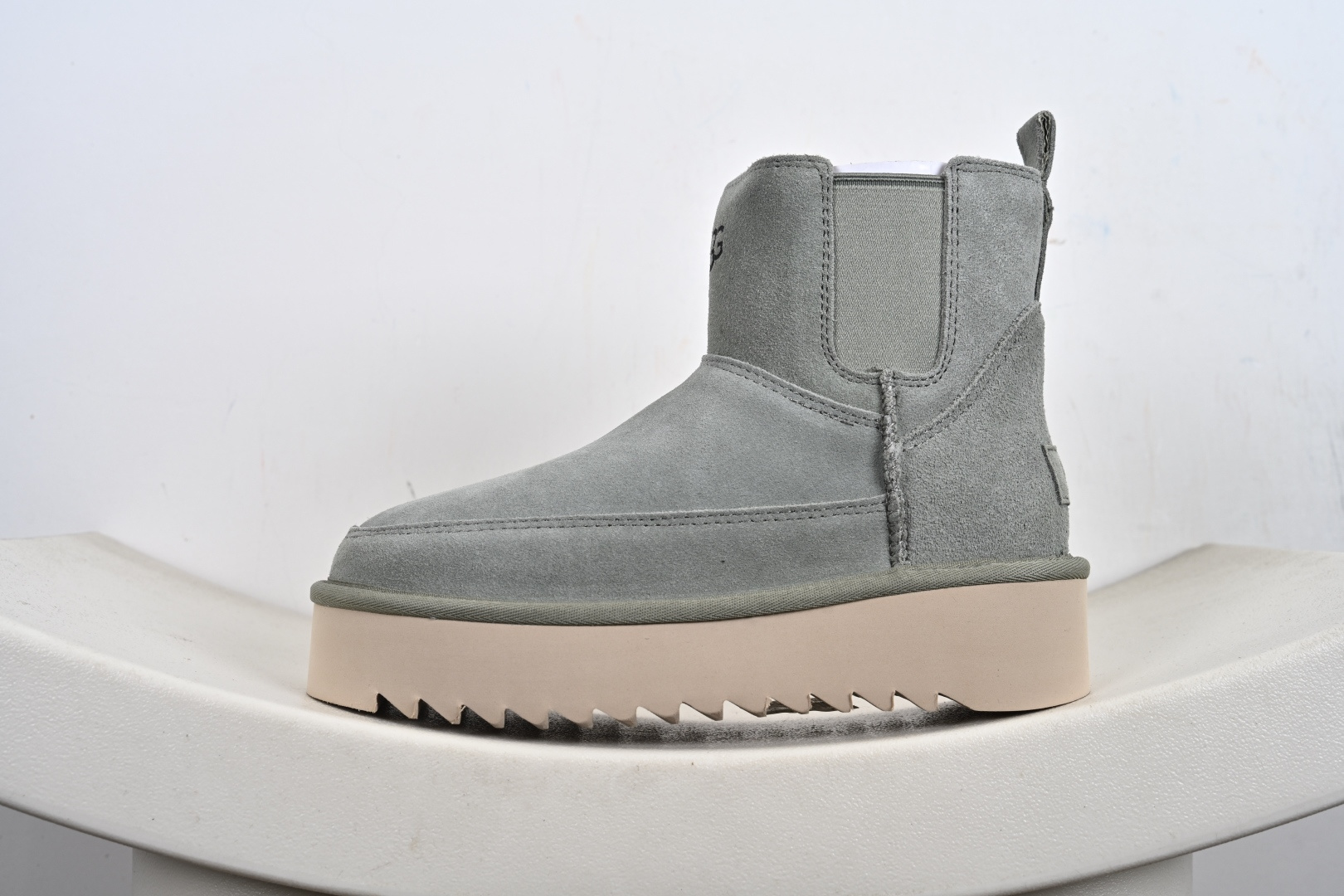 240 UGG秋冬新款女士休闲舒适纯色平底圆头时尚短靴雪地靴 1158051