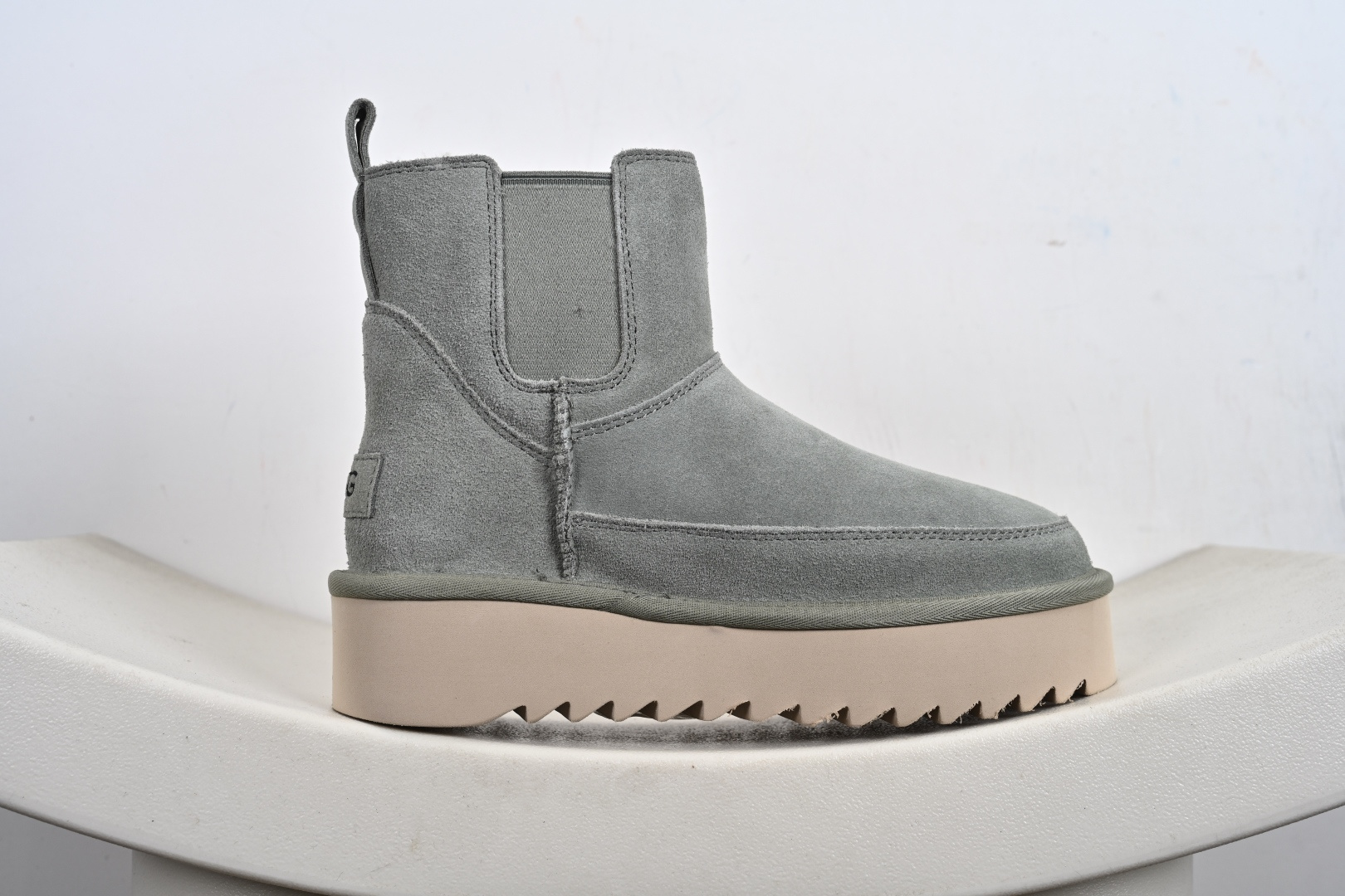 240 UGG秋冬新款女士休闲舒适纯色平底圆头时尚短靴雪地靴 1158051