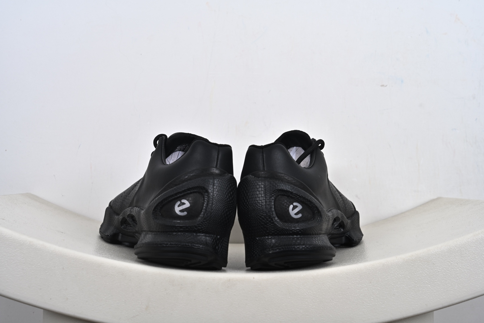 240 Ecco 爱步健步BIOMC 25周年新款百搭跑步健身鞋