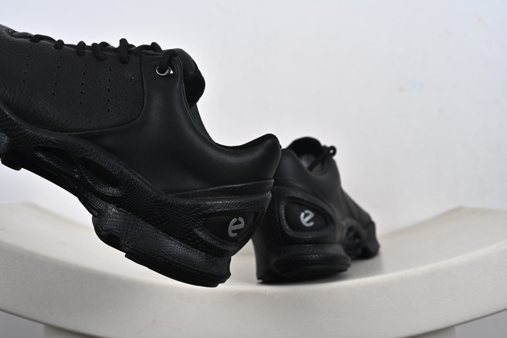 240 Ecco 爱步健步BIOMC 25周年新款百搭跑步健身鞋