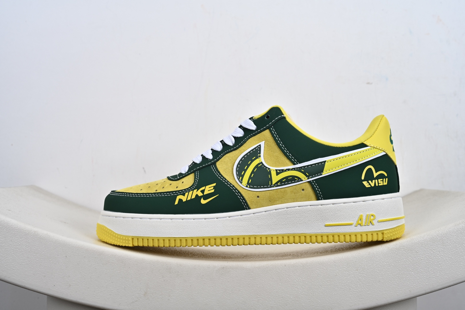 240 NIKE AIR FORCE 1‘07 LX SY1388-008