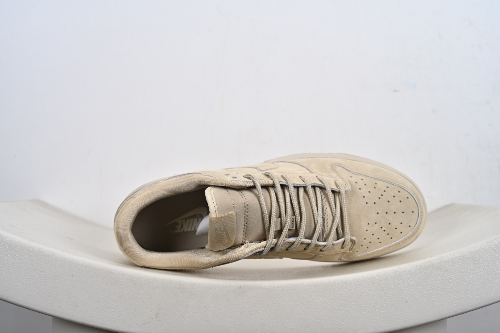 260 Supreme x Nike Dunk Low 米色猪八 SD8888-002