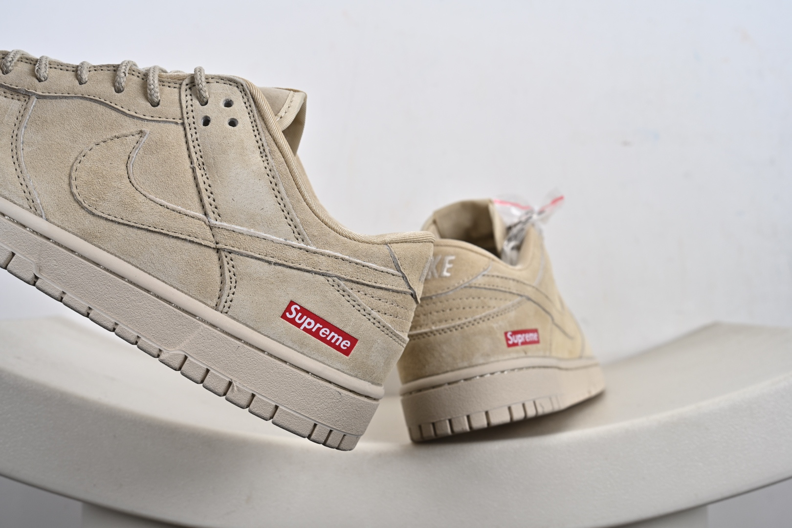 260 Supreme x Nike Dunk Low 米色猪八 SD8888-002