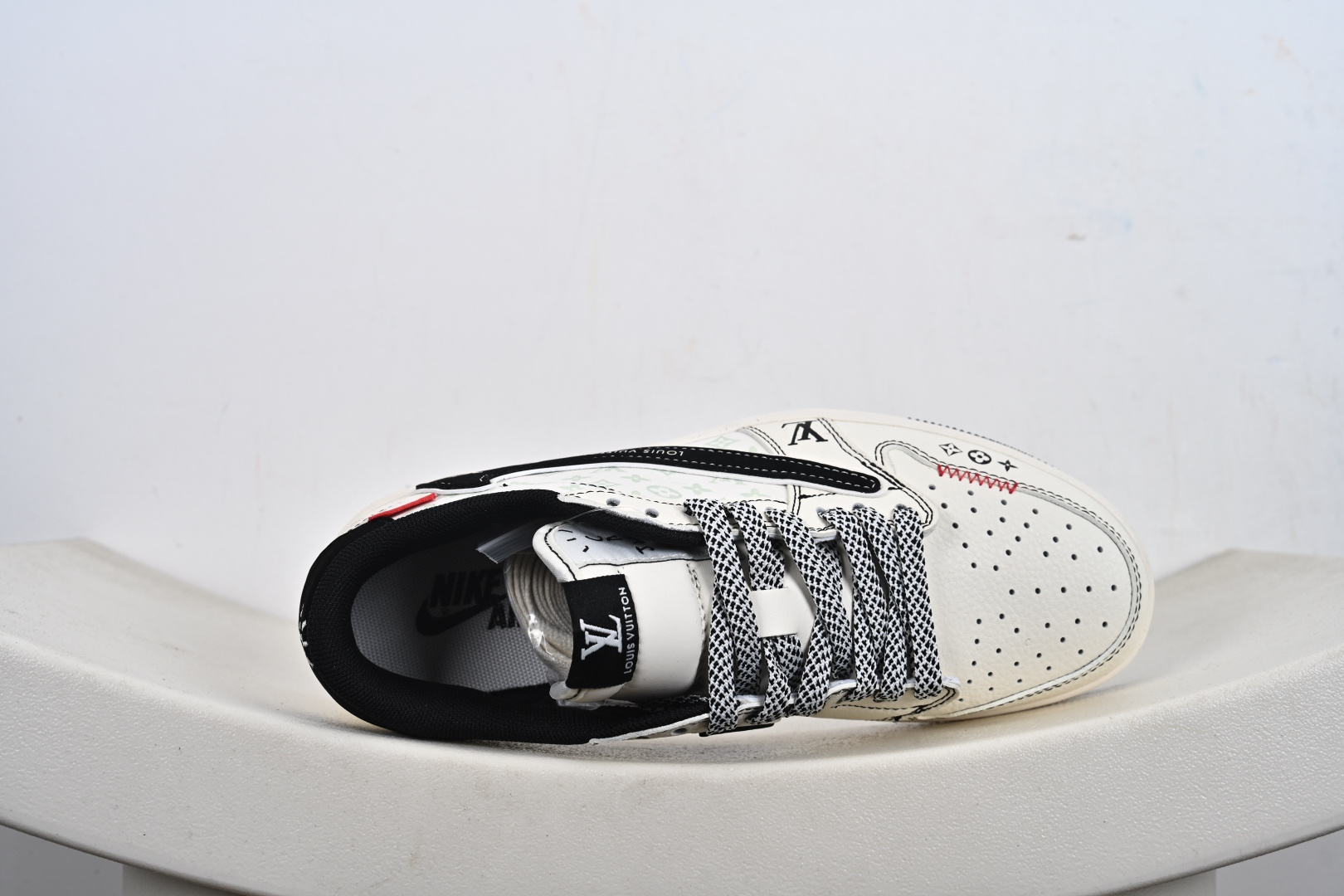 Louis Vuitton x Air Jordan 1 Low 黑勾NIKE红标 CX5050-Y30