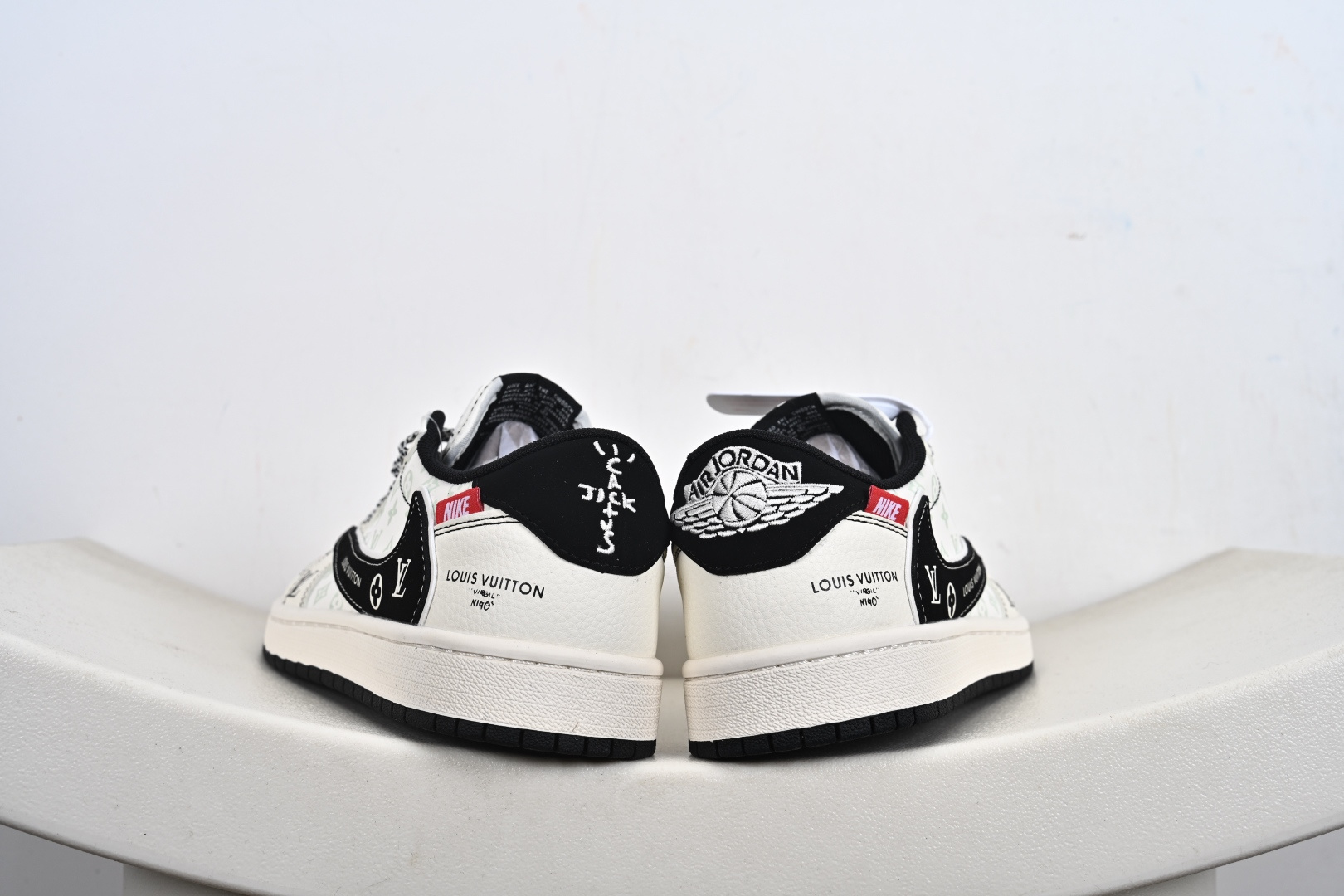 Louis Vuitton x Air Jordan 1 Low 黑勾NIKE红标 CX5050-Y30