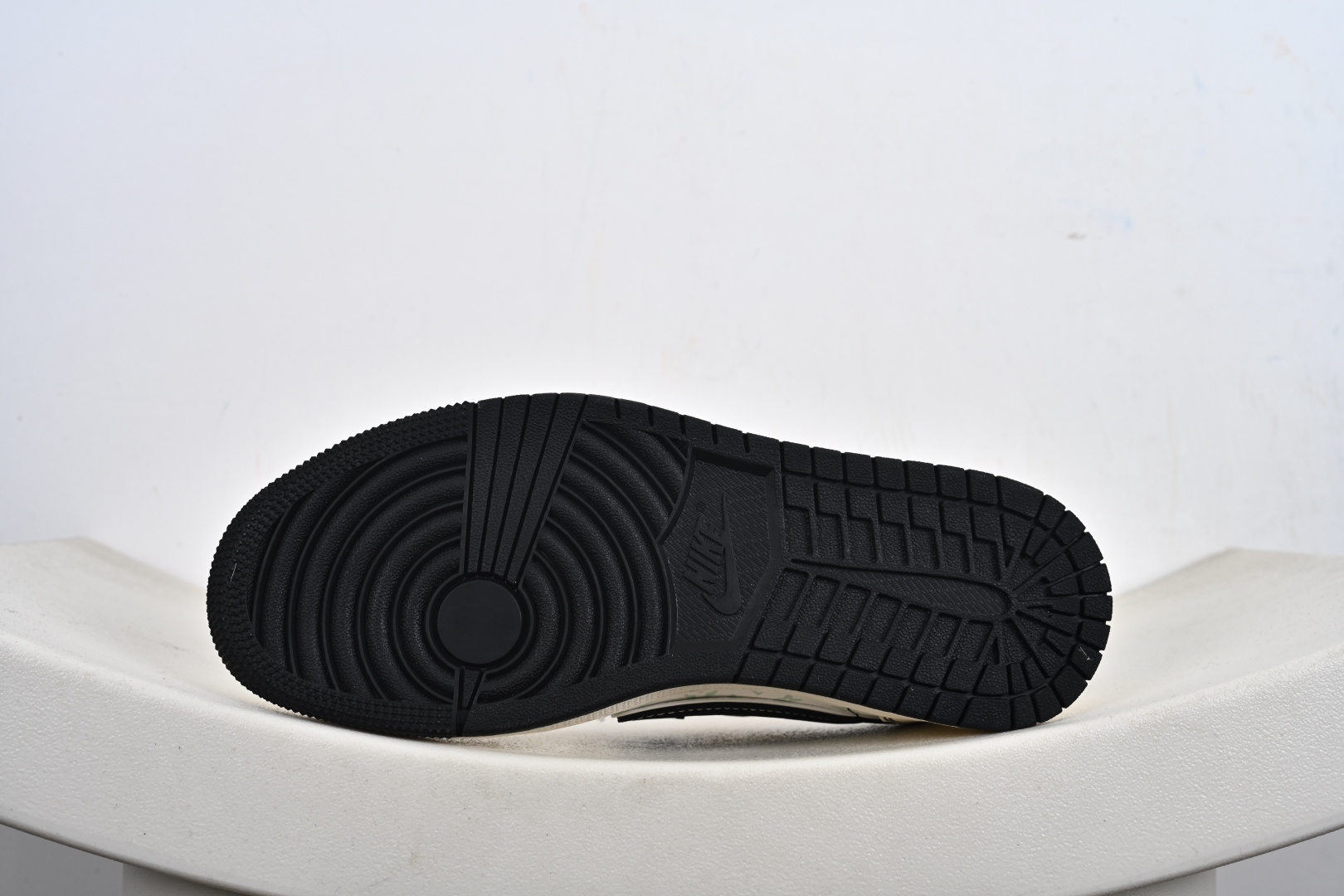 Louis Vuitton x Air Jordan 1 Low 黑勾NIKE红标 CX5050-Y30