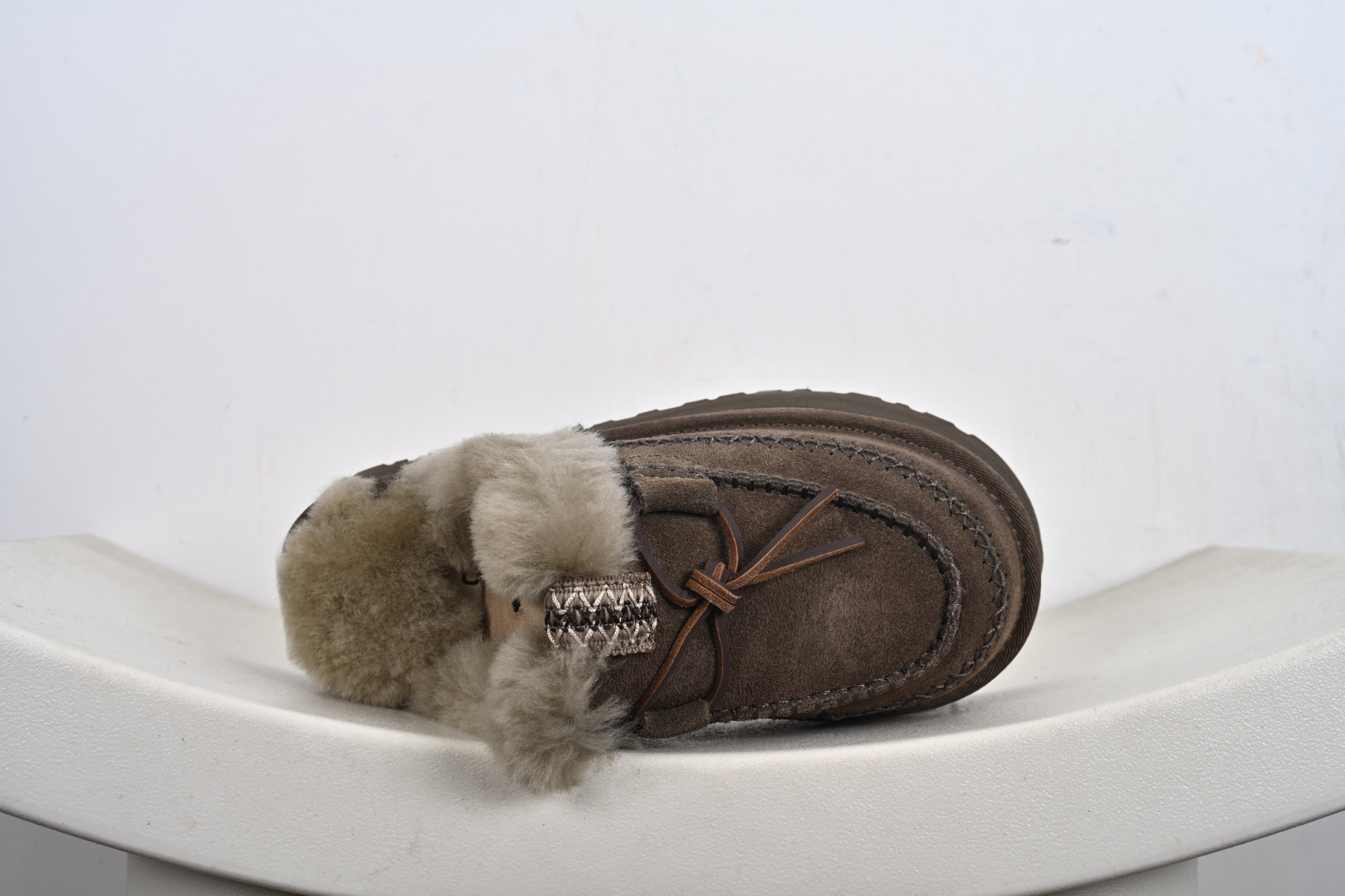 240 UGG 百搭单品 UGG拖鞋 纯原UGG 秋冬羊皮毛一体雪地靴 UGG拖鞋 W/ 1158260-Chinese UA Cheap High Quatity Brand Clothes Bags handbags Sneakers wholesale wholesaler seller from China Factory suppliers Fashion Clothing Shoes best Quality Beautiful Price 240 UGG 百搭单品 UGG拖鞋 纯原UGG 秋冬羊皮毛一体雪地靴 UGG拖鞋 W/ 1158260