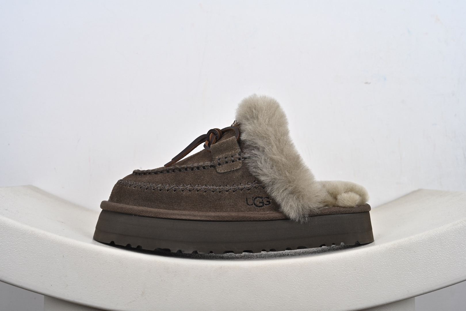 240 UGG 百搭单品 UGG拖鞋 纯原UGG 秋冬羊皮毛一体雪地靴 UGG拖鞋 W/ 1158260-Chinese UA Cheap High Quatity Brand Clothes Bags handbags Sneakers wholesale wholesaler seller from China Factory suppliers Fashion Clothing Shoes best Quality Beautiful Price 240 UGG 百搭单品 UGG拖鞋 纯原UGG 秋冬羊皮毛一体雪地靴 UGG拖鞋 W/ 1158260