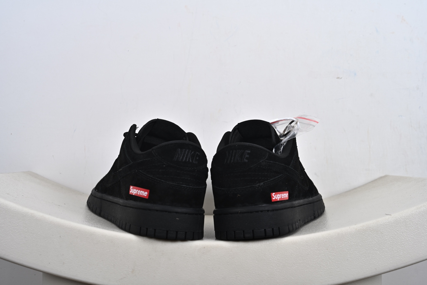 Nike SB Dunk Low “Superme联名------黑色猪八” 高端定制 低帮休闲板鞋 SD8888-004