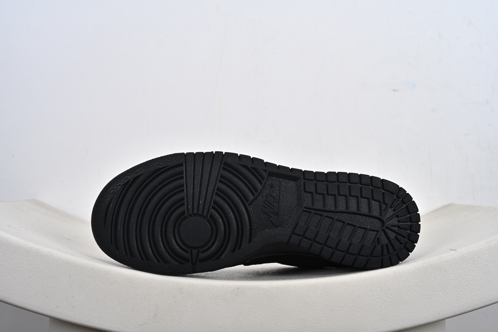 Nike SB Dunk Low “Superme联名------黑色猪八” 高端定制 低帮休闲板鞋 SD8888-004