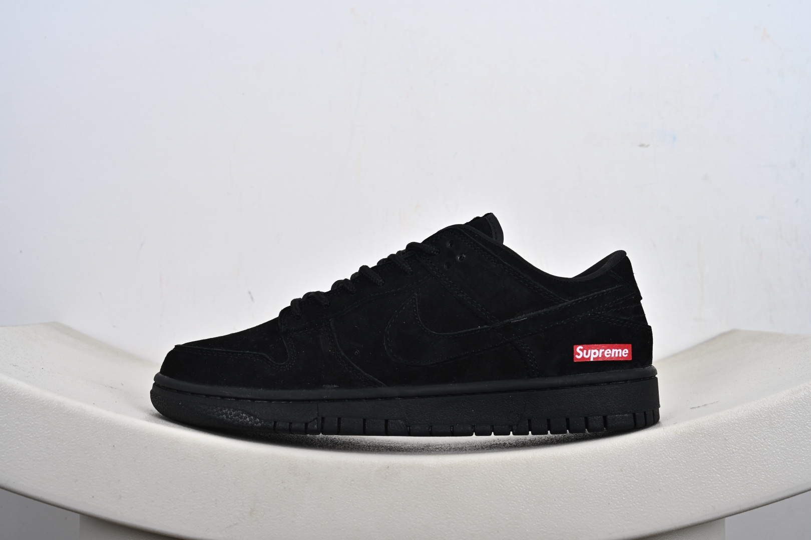 Nike SB Dunk Low “Superme联名------黑色猪八” 高端定制 低帮休闲板鞋 SD8888-004