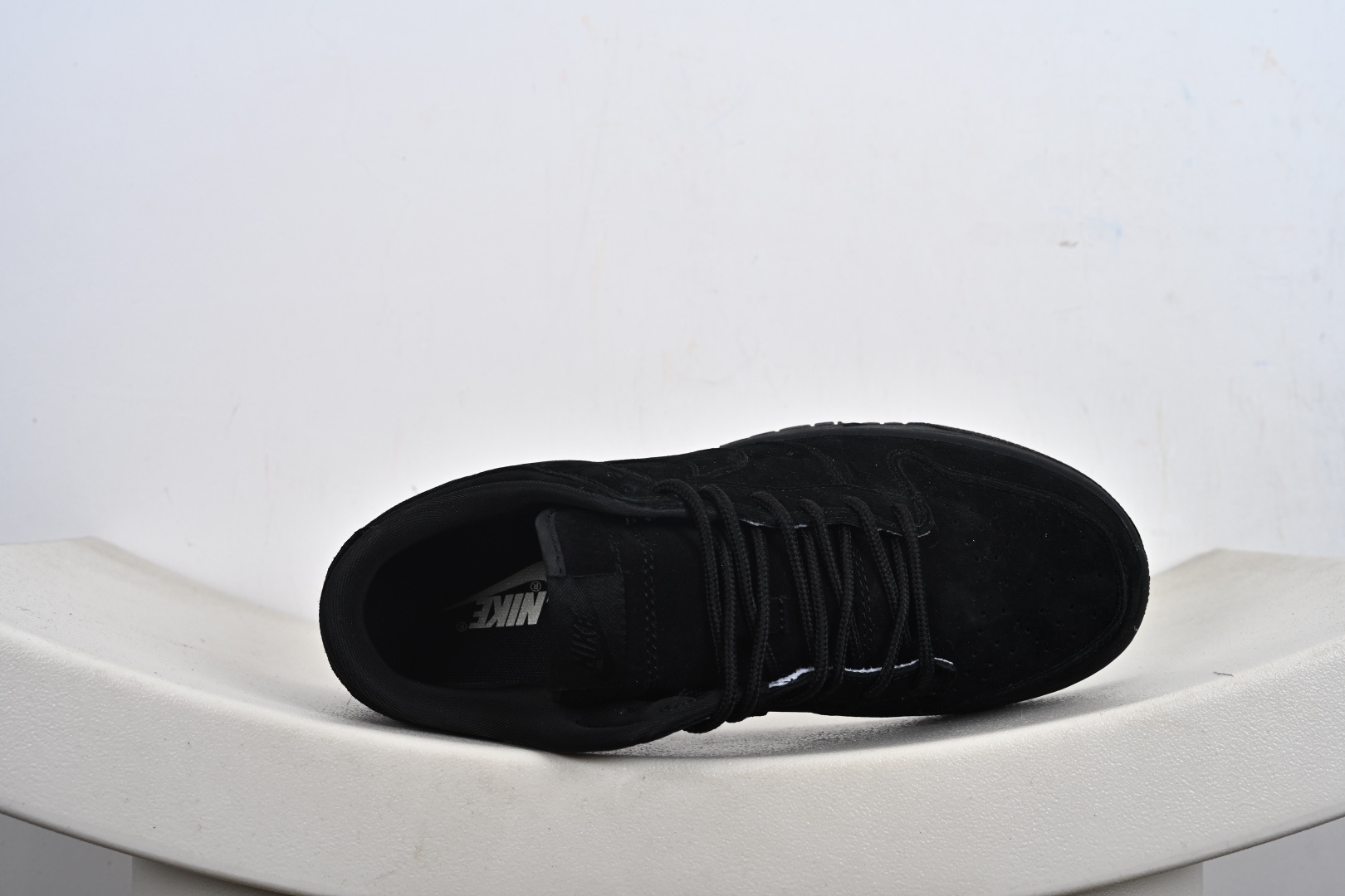 Nike SB Dunk Low “Superme联名------黑色猪八” 高端定制 低帮休闲板鞋 SD8888-004