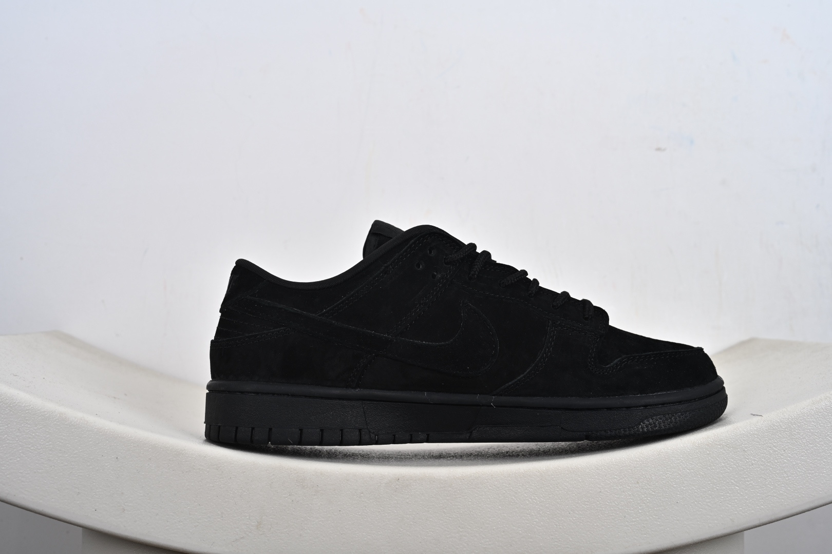 Nike SB Dunk Low “Superme联名------黑色猪八” 高端定制 低帮休闲板鞋 SD8888-004