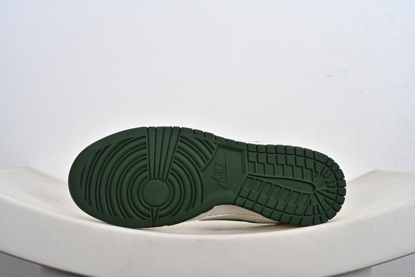 定制版Nike SB Dunk Low 斯图西联名 泼墨绿勾 周年高端定制 低帮休闲板鞋 XS6089-608